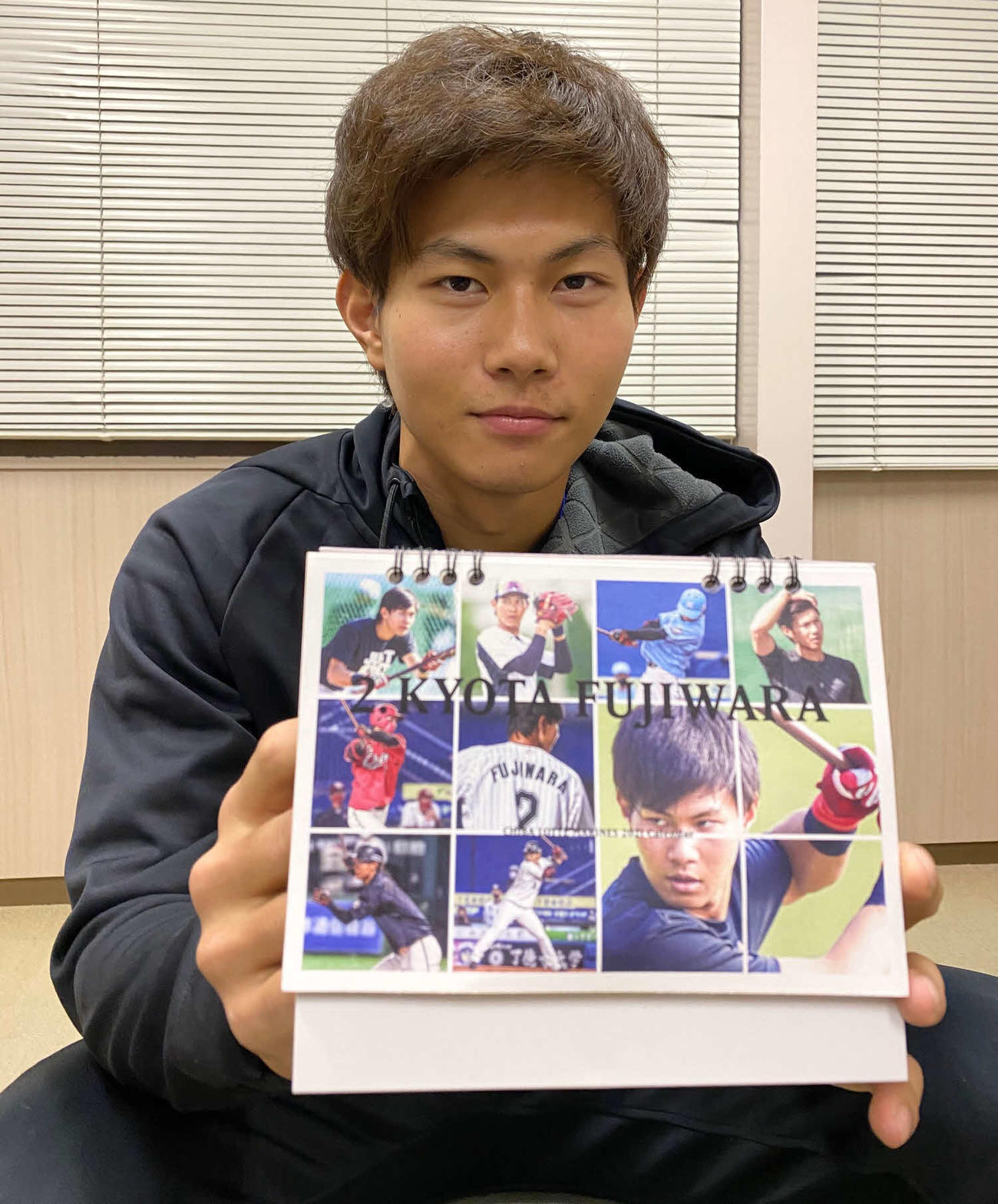 個人の卓上カレンダー発売が決まったロッテ藤原（球団提供）