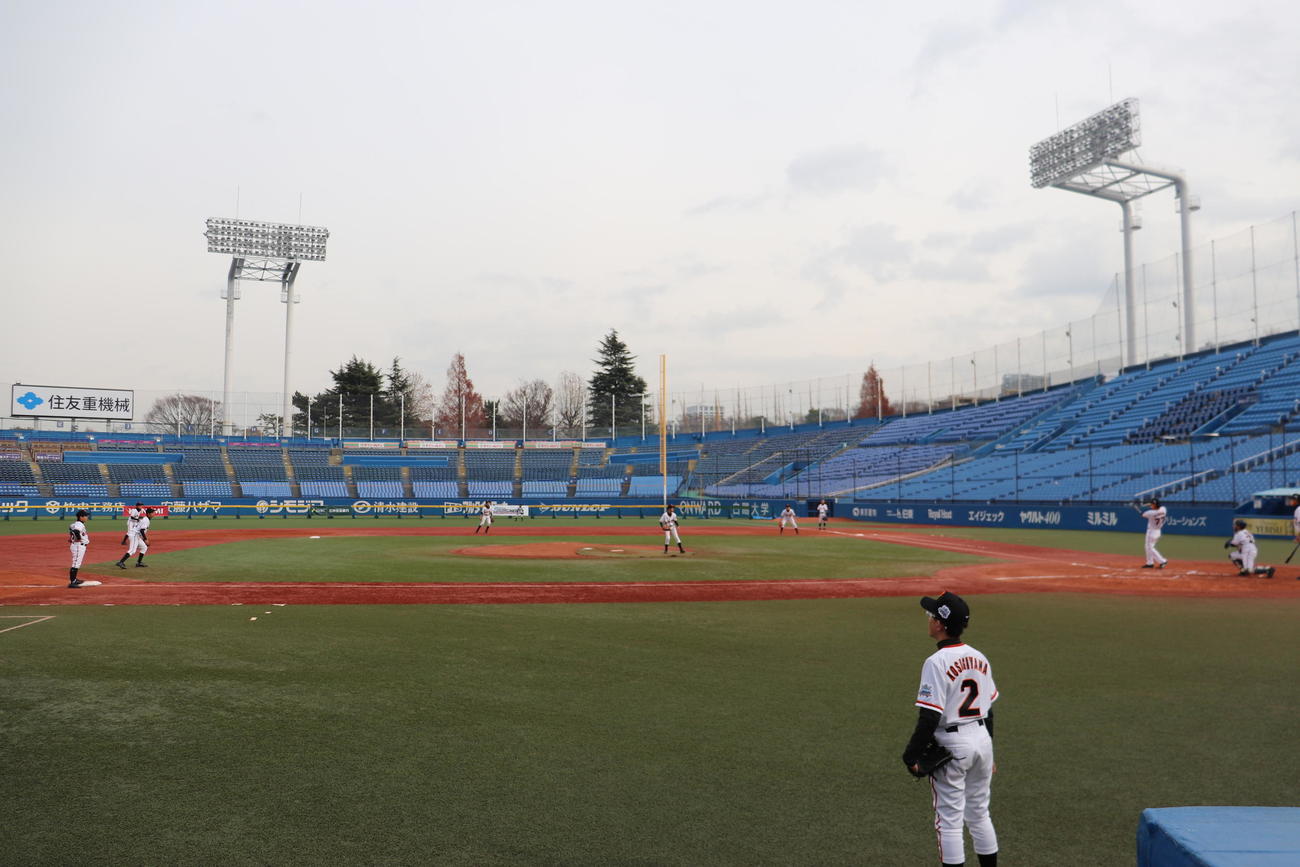 12球団ジュニアトーナメントのジャイアンツジュニア対ソフトバンクジュニアの試合が中止され、試合形式のシートノックを行うジャイアンツジュニア（撮影・小早川宗一郎）