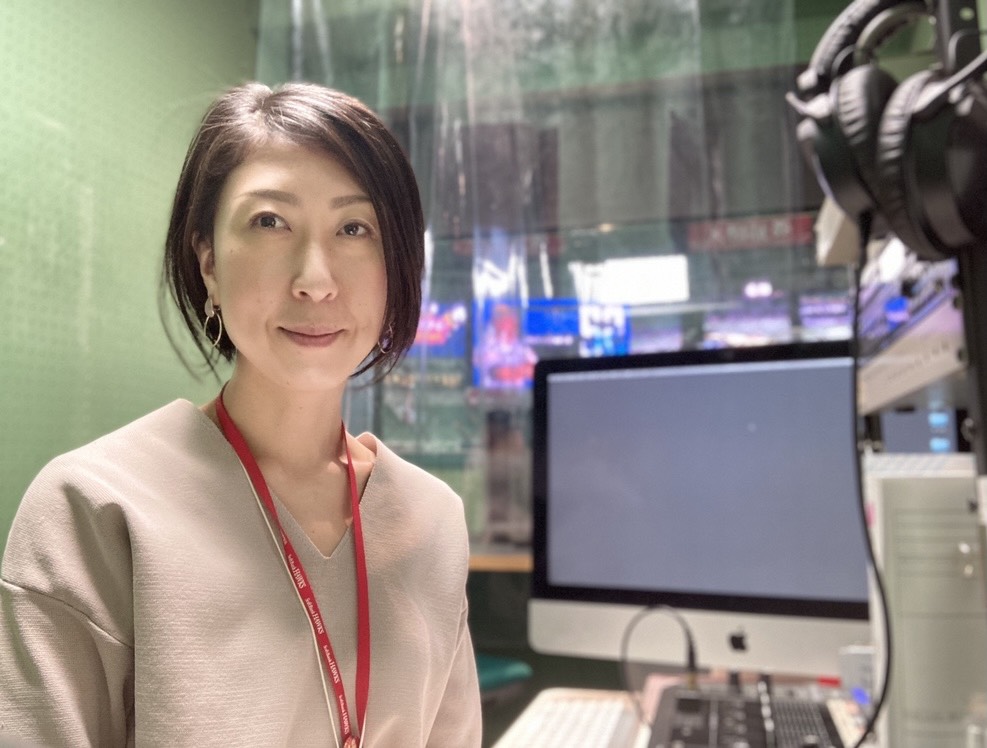 ペイペイドームの選手登場曲などをかけるDJみゆきさん