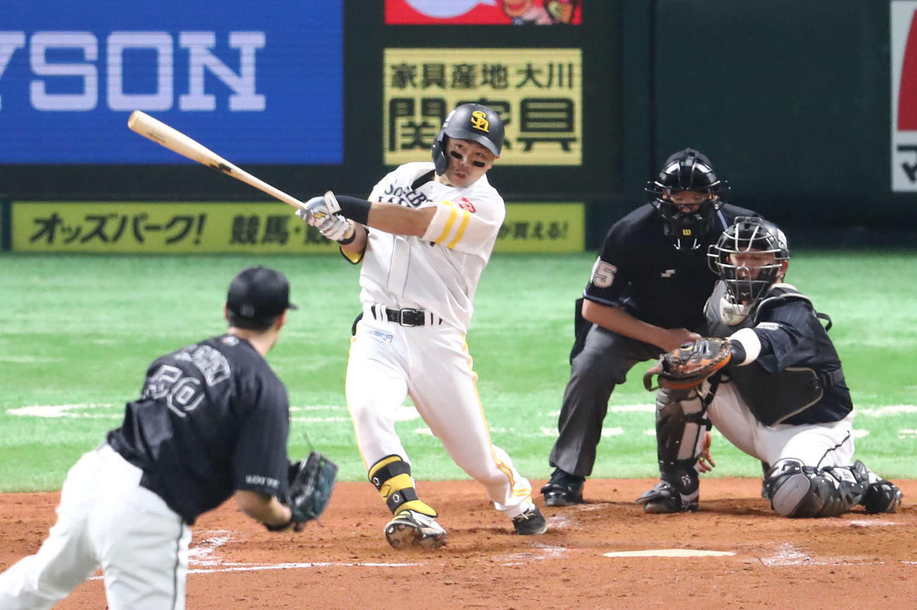 クライマックスシリーズ（CS）第2戦、中村晃は右越え2点本塁打を放つ（2020年11月15日撮影）