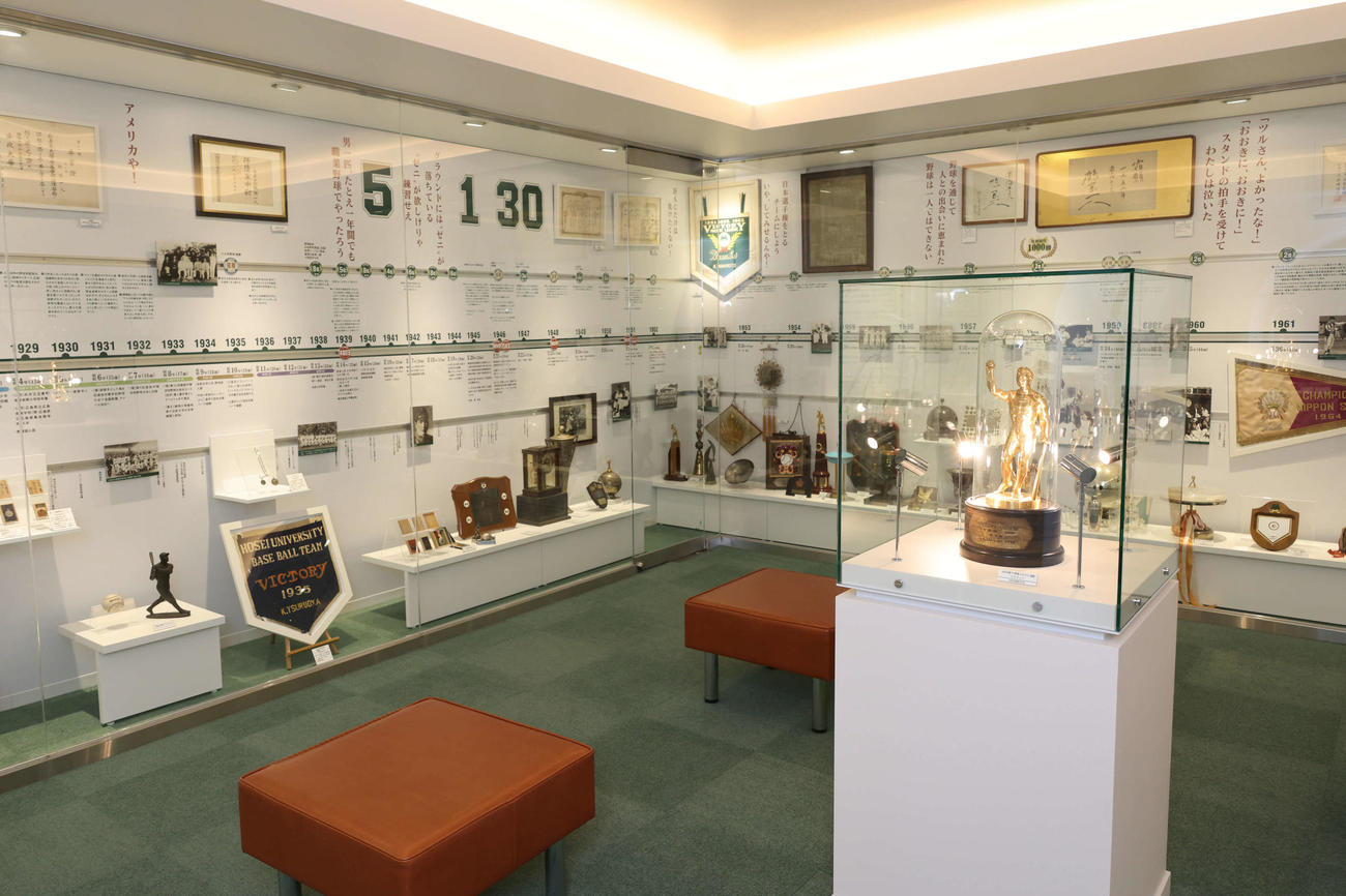 鶴岡一人記念スポーツ会館内にある鶴岡一人記念展示室の中（撮影・加藤孝規）