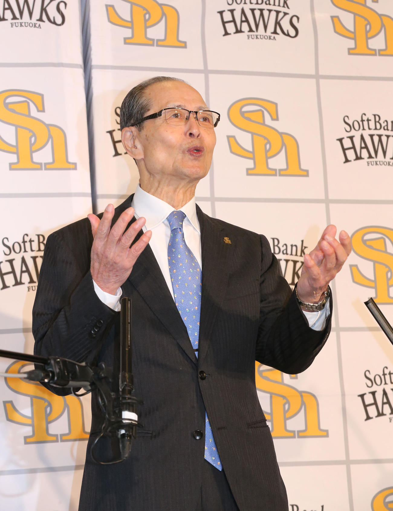 報道陣の前で今季のチーム、五輪開催について熱く語る王貞治球団会長（撮影・梅根麻紀）
