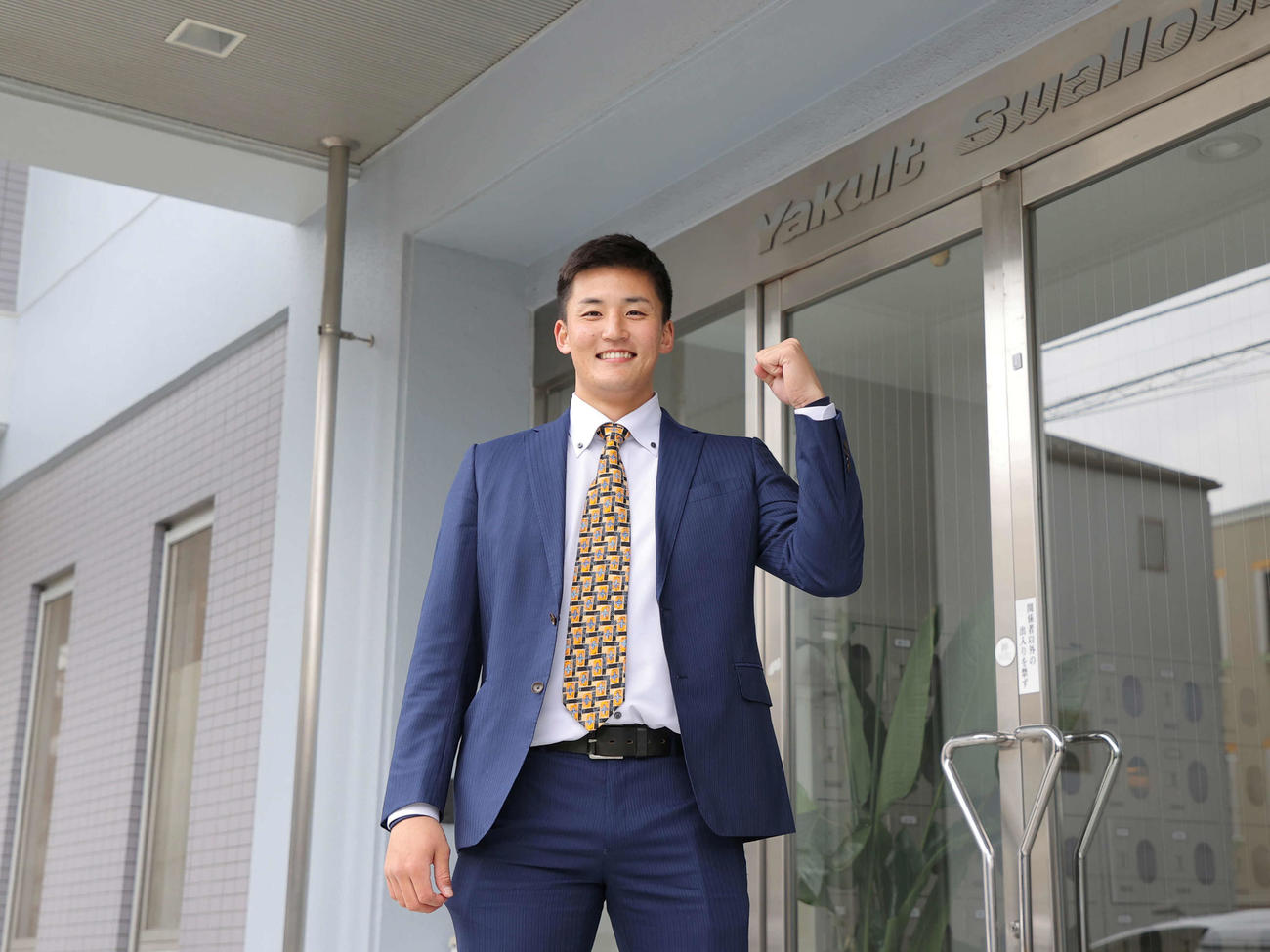 入寮する元山（代表撮影）