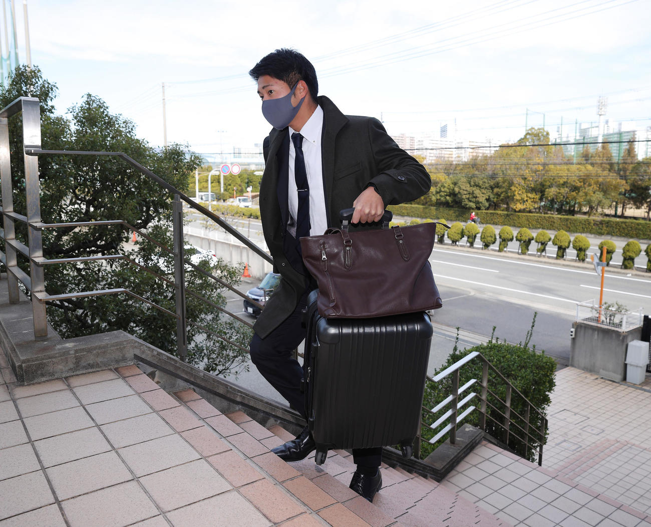 虎風荘に入寮する育成選手の岩田将貴（球団提供）