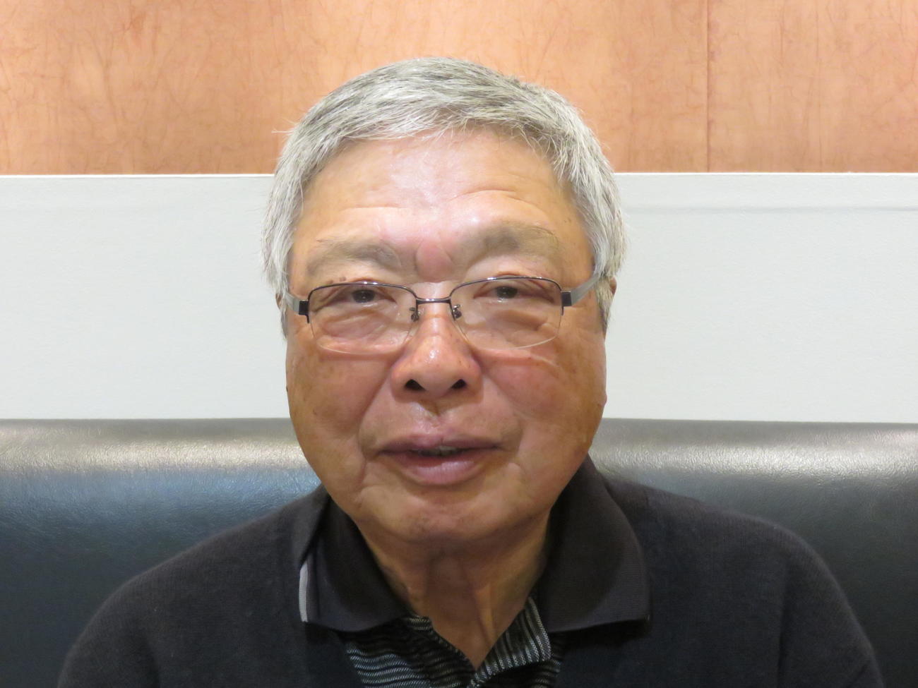 鶴岡氏の長男・山本泰氏（撮影・寺尾博和）
