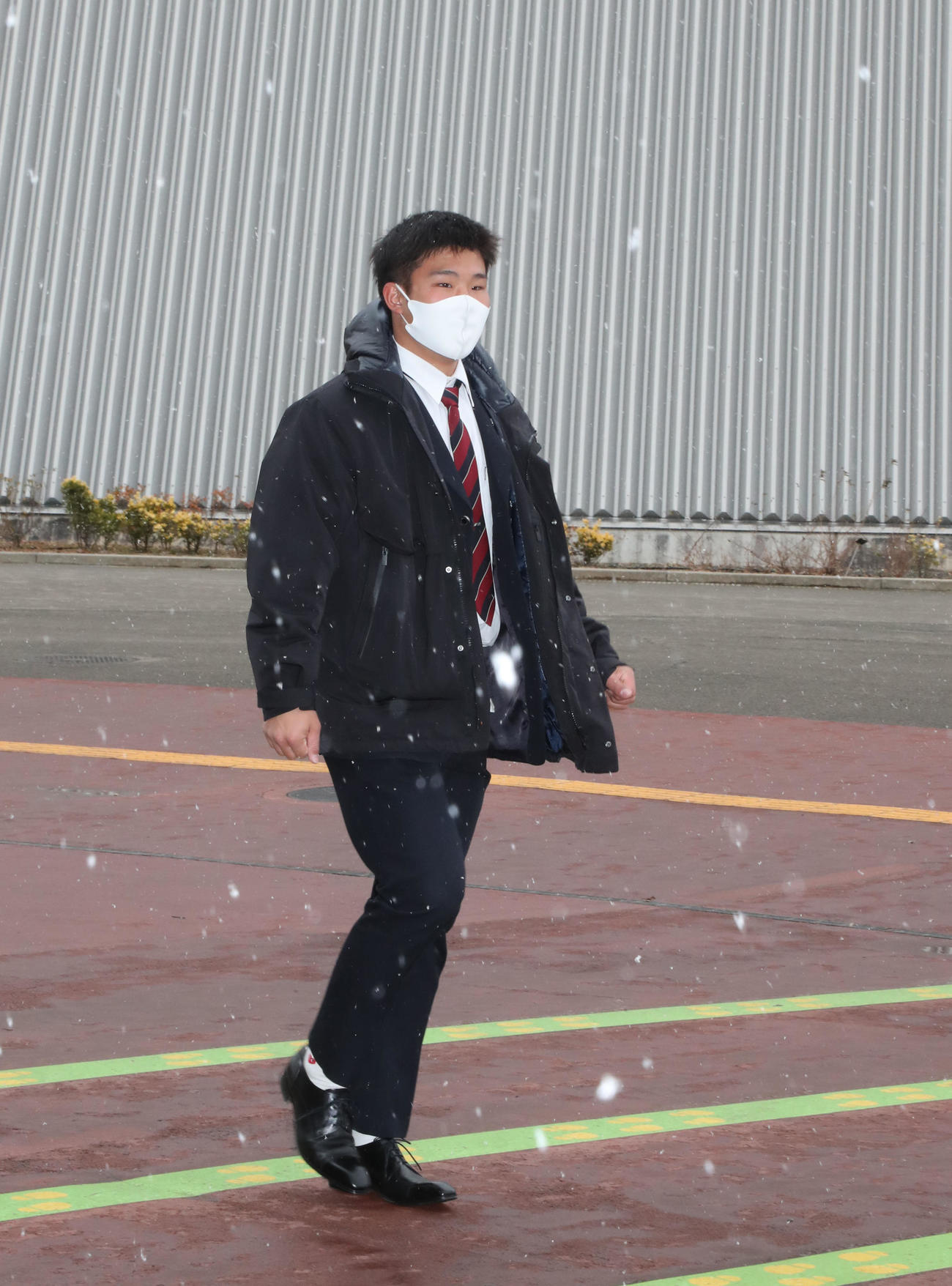 入寮した1巡目指名・井上朋也（撮影・梅根麻紀）