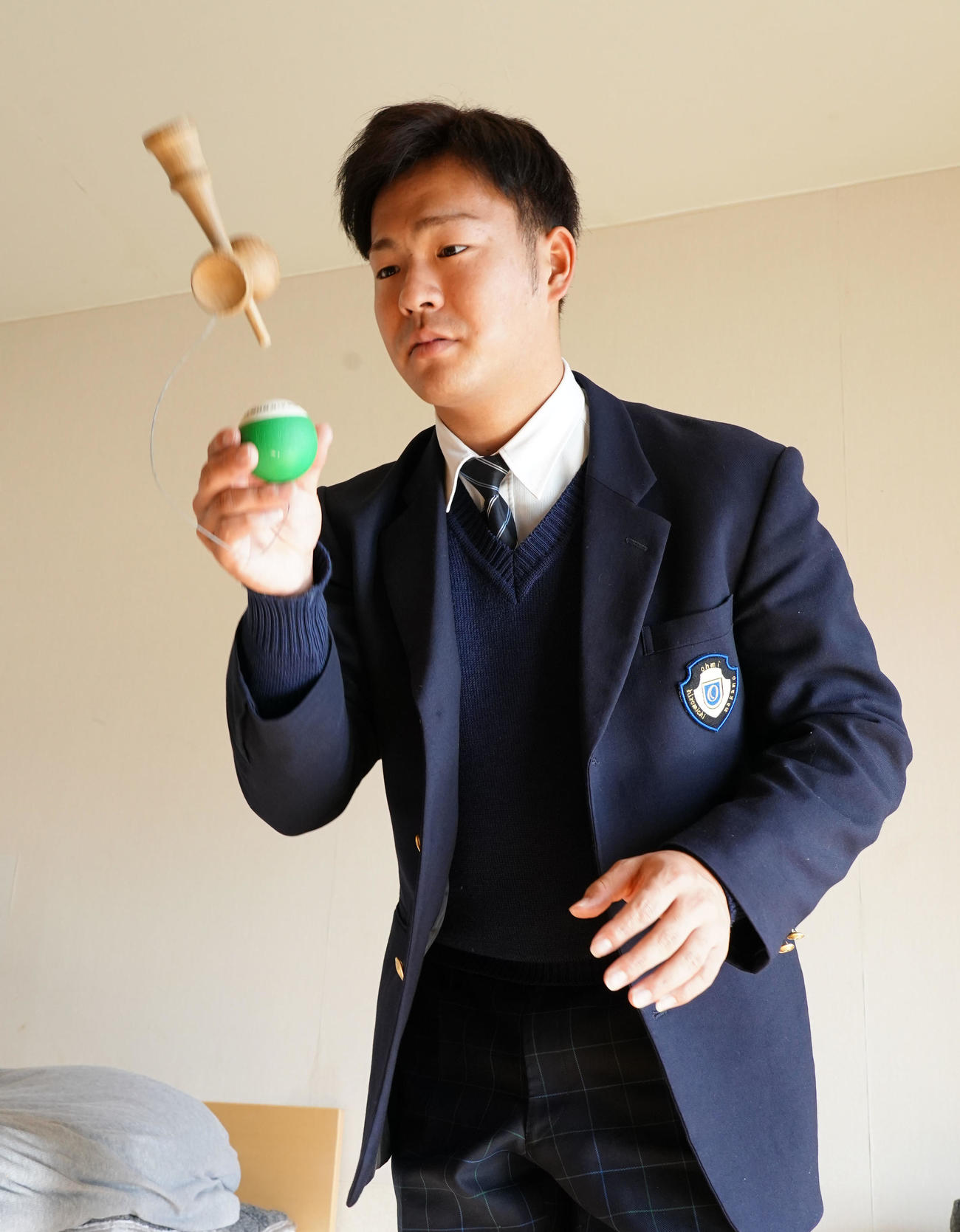 中日ドラゴンズ新人入寮にけん玉を持参し腕前を披露する土田龍空（球団提供）