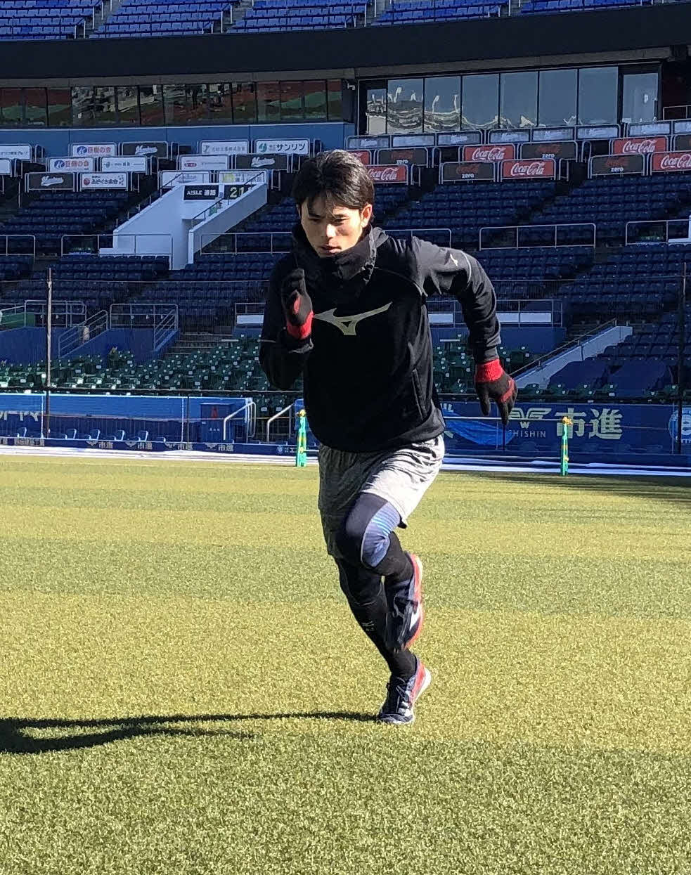 ZOZOマリンで自主トレを行うロッテ和田