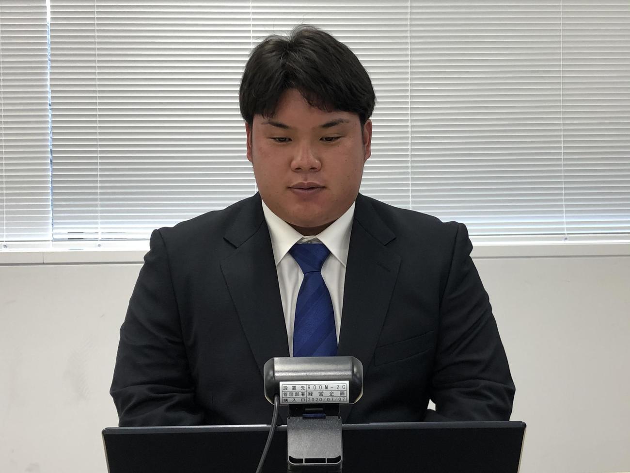 オンライン取材に応じる西武ドラフト1位の渡部（球団提供）