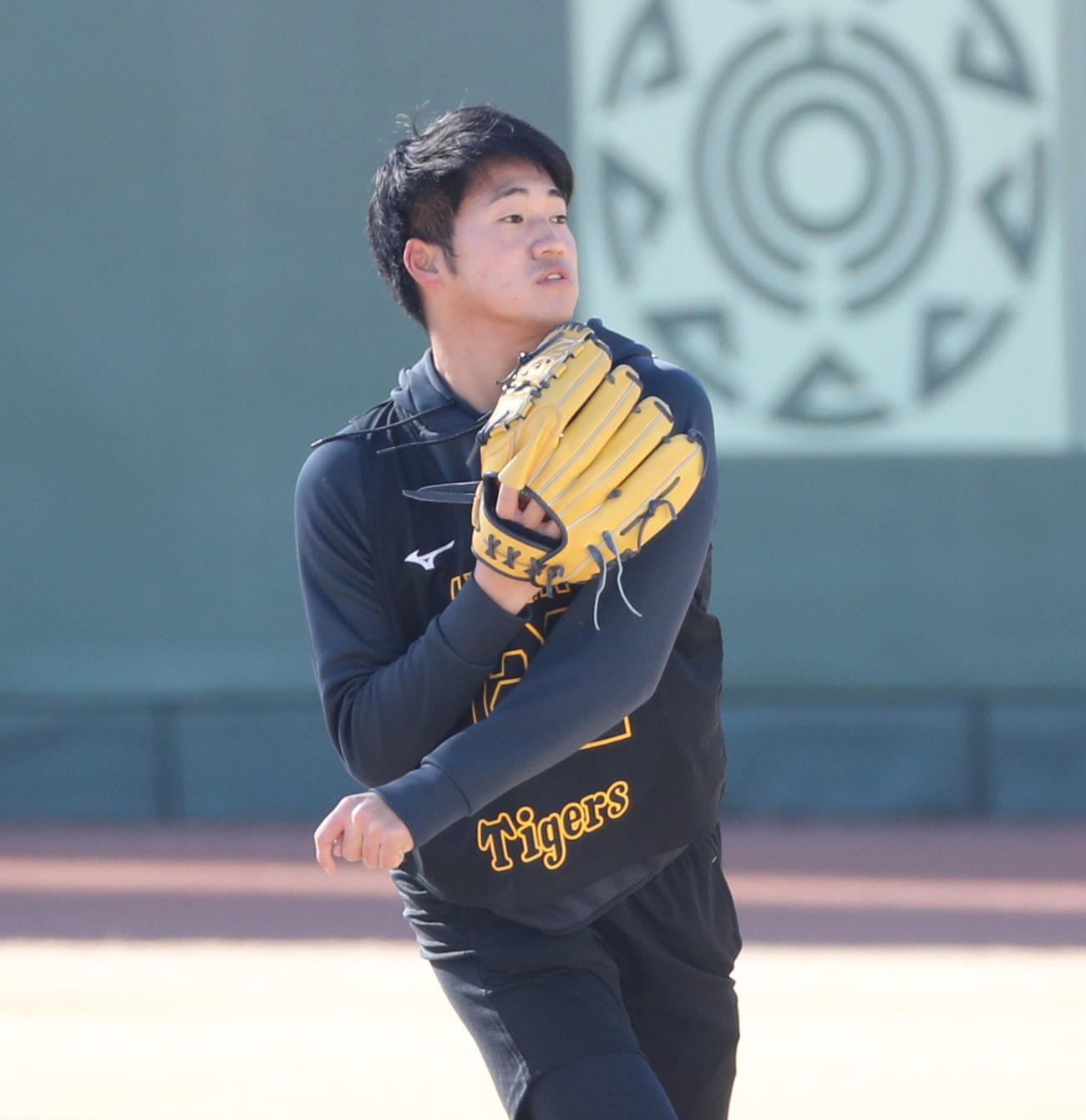 キャッチボールを行う岩田将貴（代表撮影）