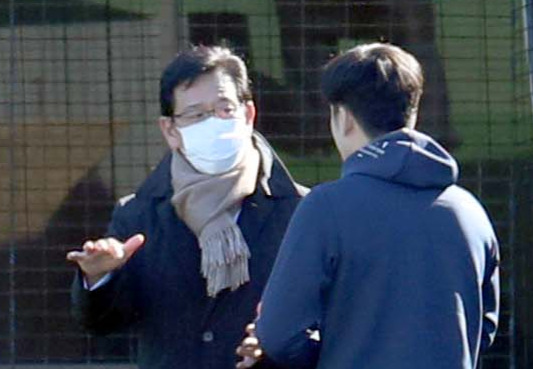 斎藤佑樹の回復確認 うれしそう 日本ハム栗山監督 プロ野球写真ニュース 日刊スポーツ