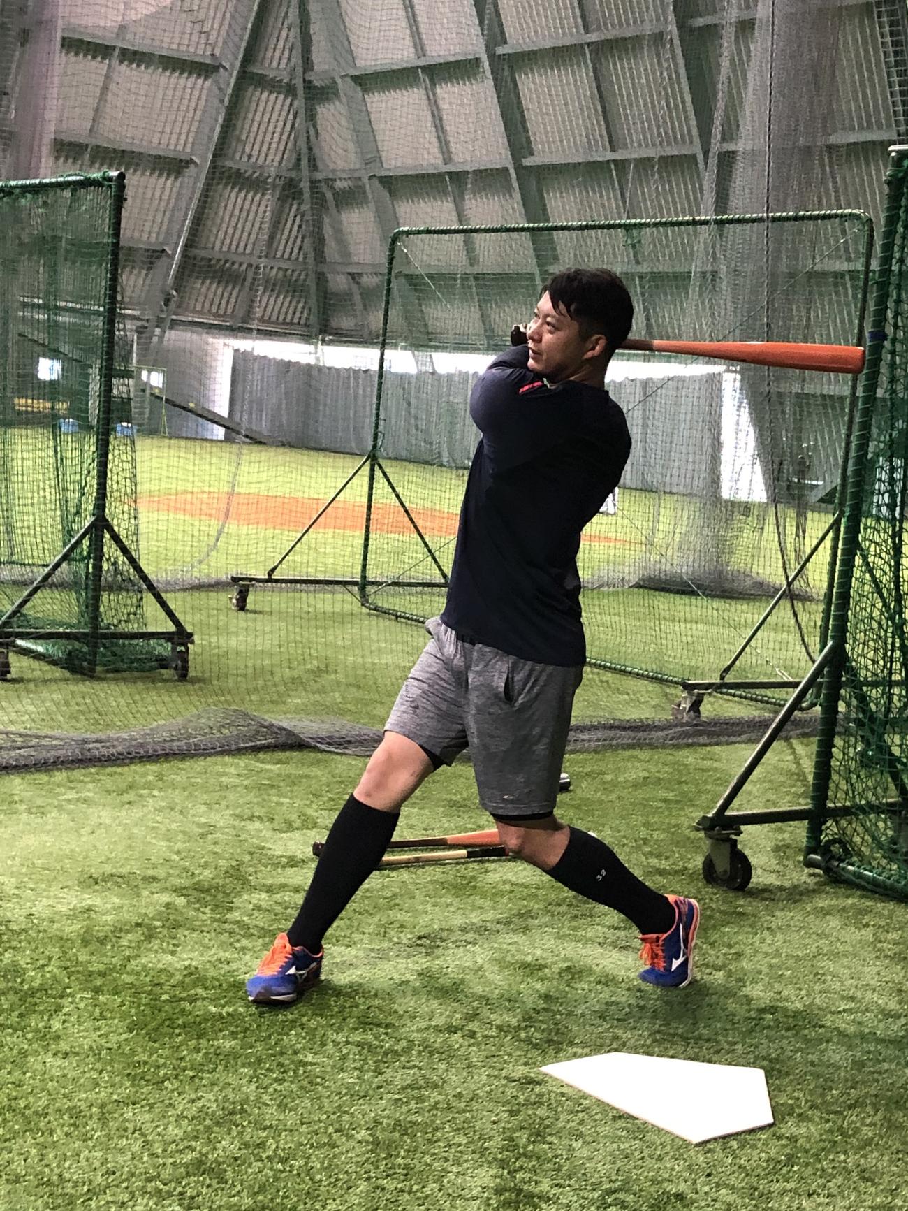 ZOZOマリンで自主トレを行うロッテ佐藤