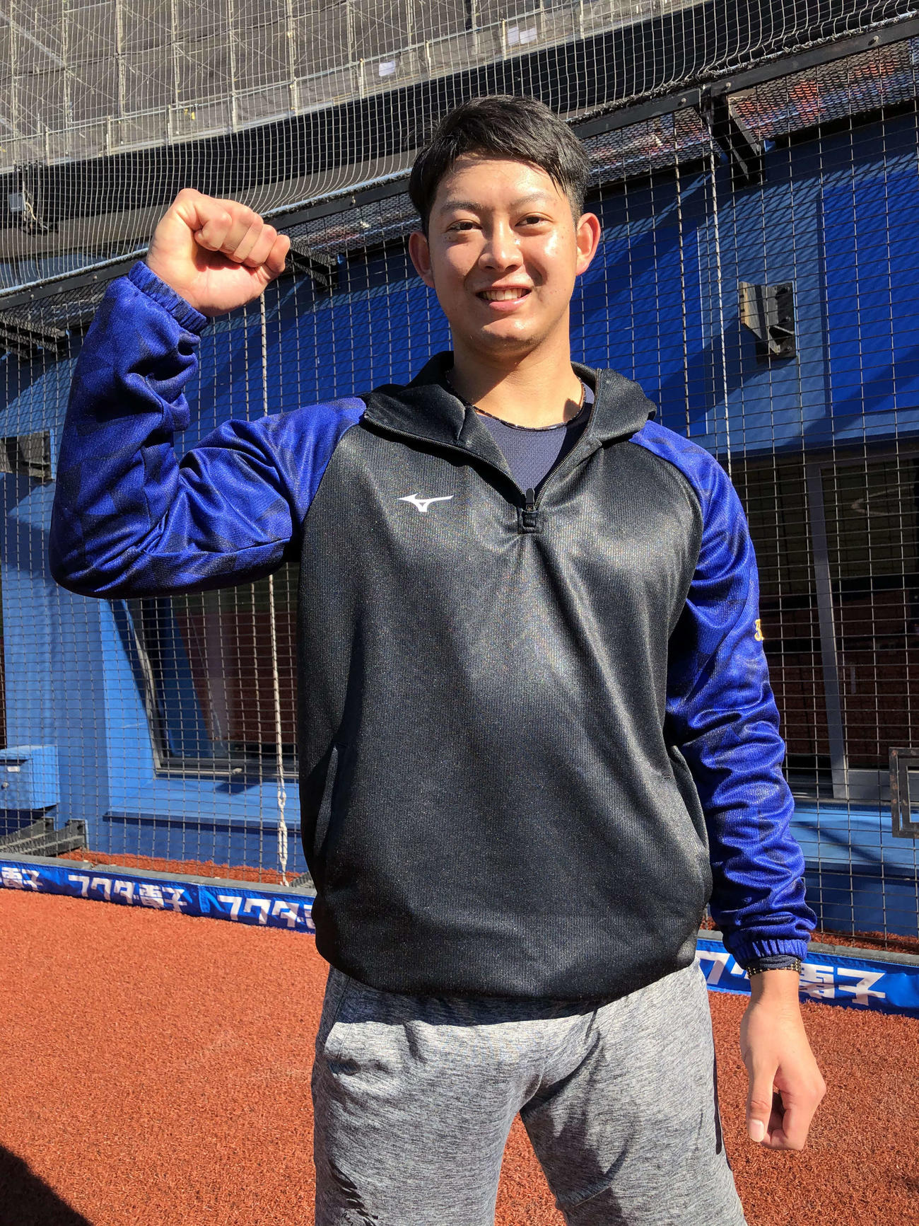 ZOZOマリンで自主トレを行うロッテ佐藤