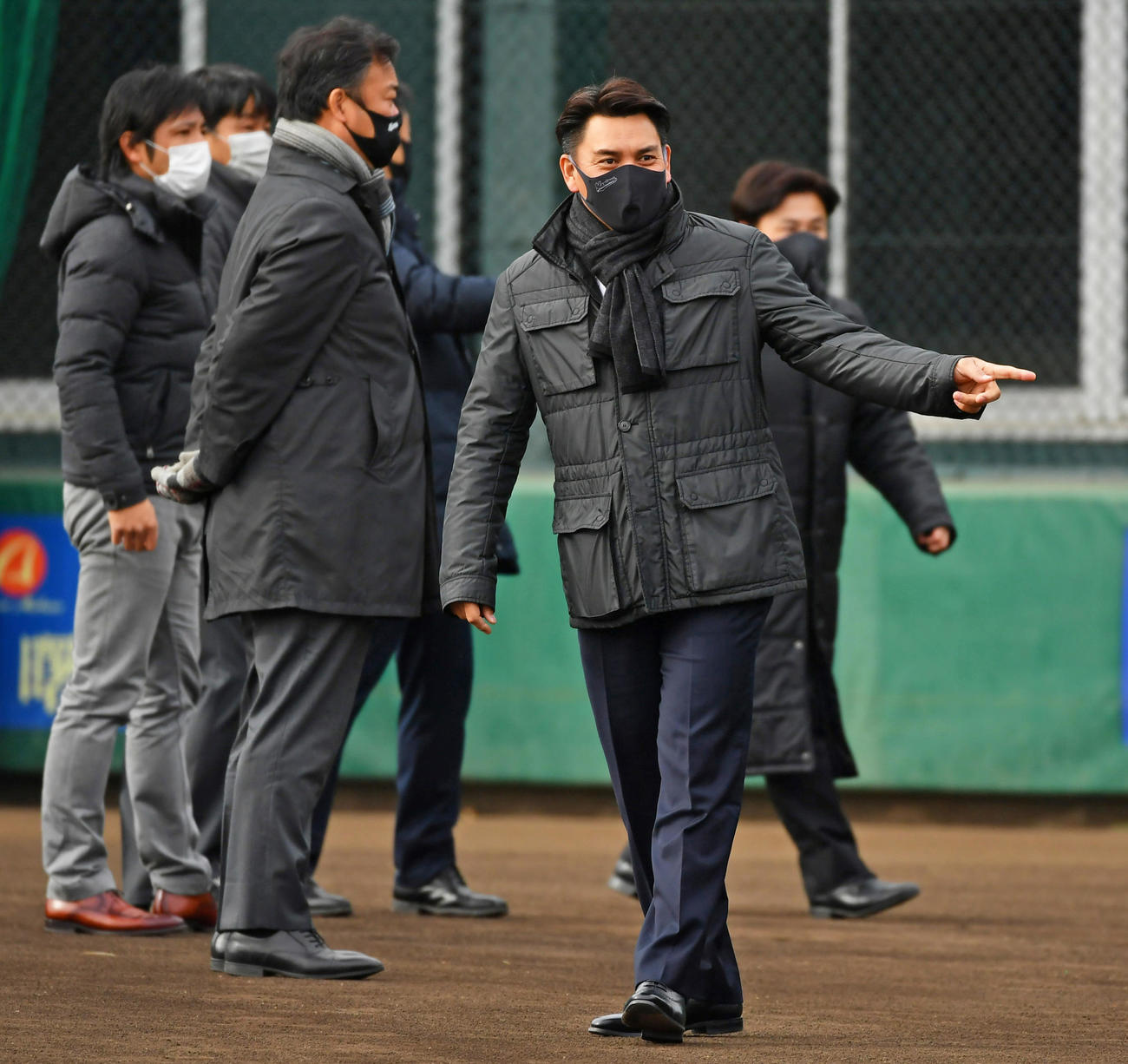 新人選手を視察するロッテ井口監督（代表撮影）
