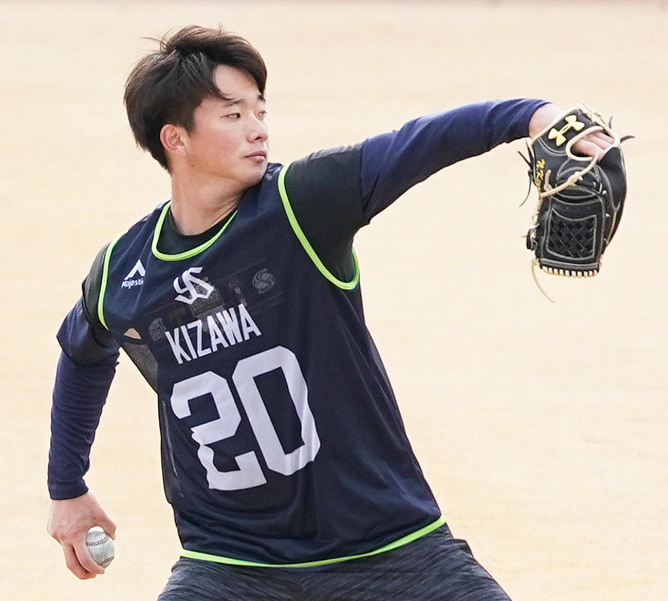新人合同自主トレでキャッチボールするヤクルト木沢（代表撮影）