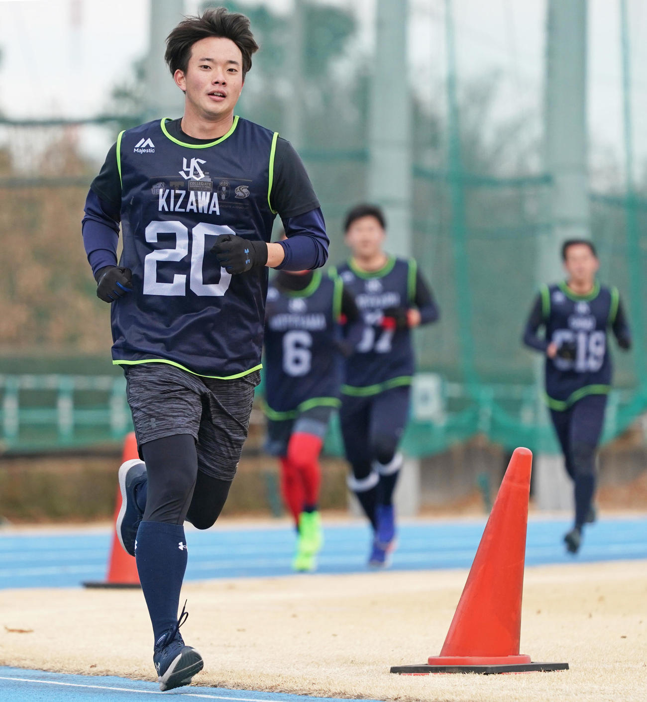 新人合同自主トレに参加するヤクルト木沢（代表撮影）