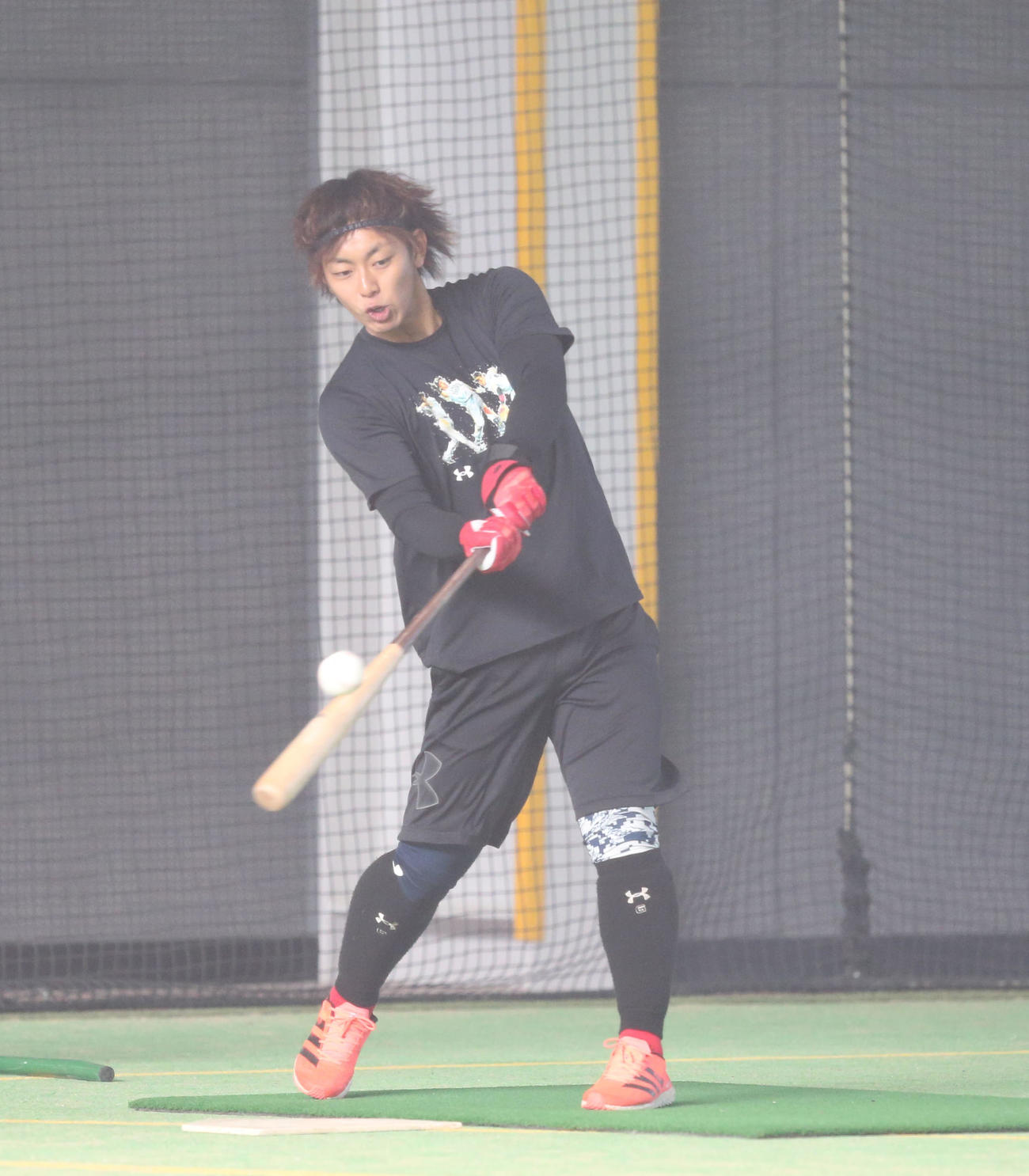 打撃練習で快音を響かせる今宮（撮影・梅根麻紀）
