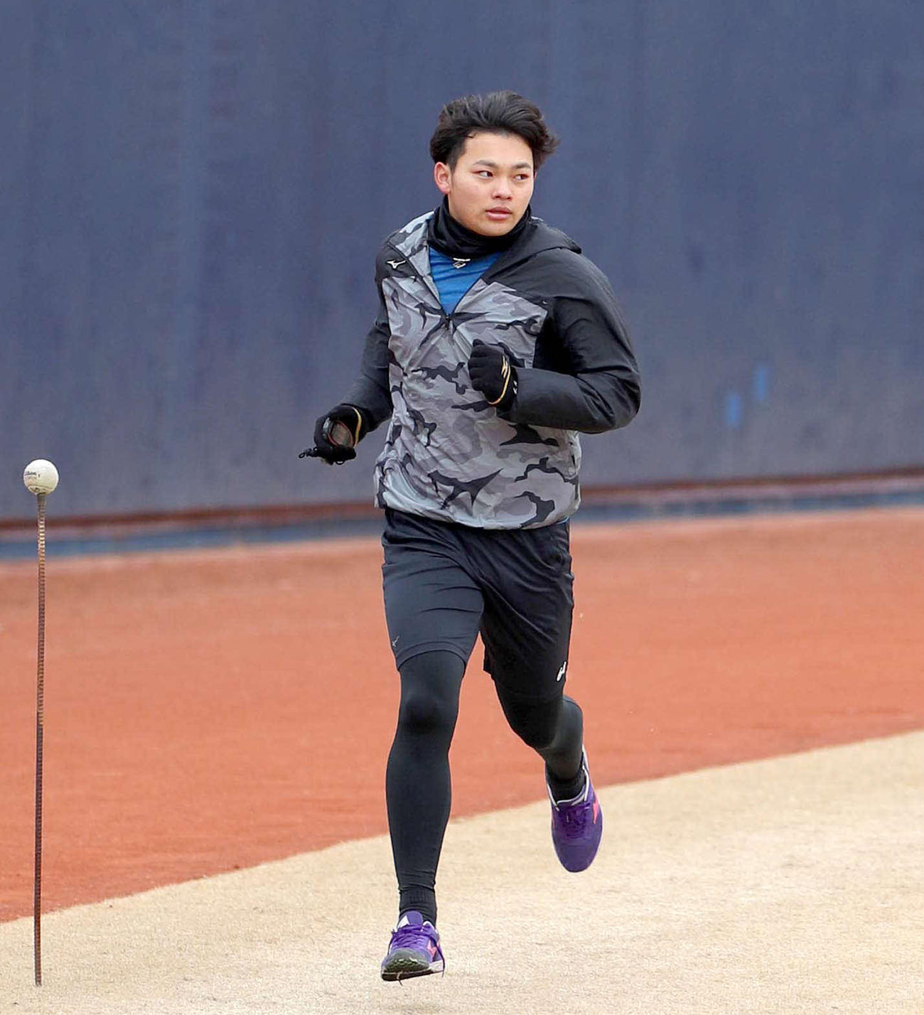 ランニングをする日本ハム田宮（撮影・佐藤翔太）