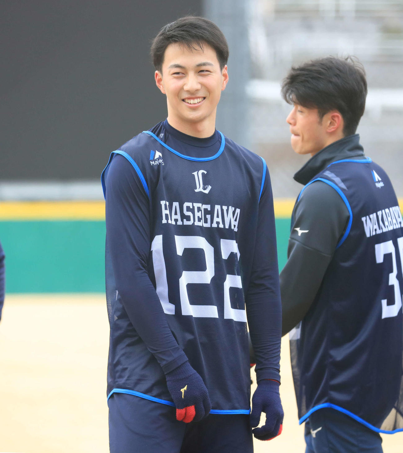 厳しいランニングメニューの間も笑顔の西武育成ドラフト2位長谷川（左）（代表撮影）