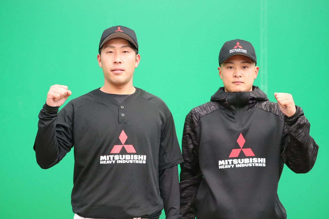 今秋ドラフト候補の最速151キロ右腕・八木彬投手（左）と同候補最速149キロ左腕の森翔平投手