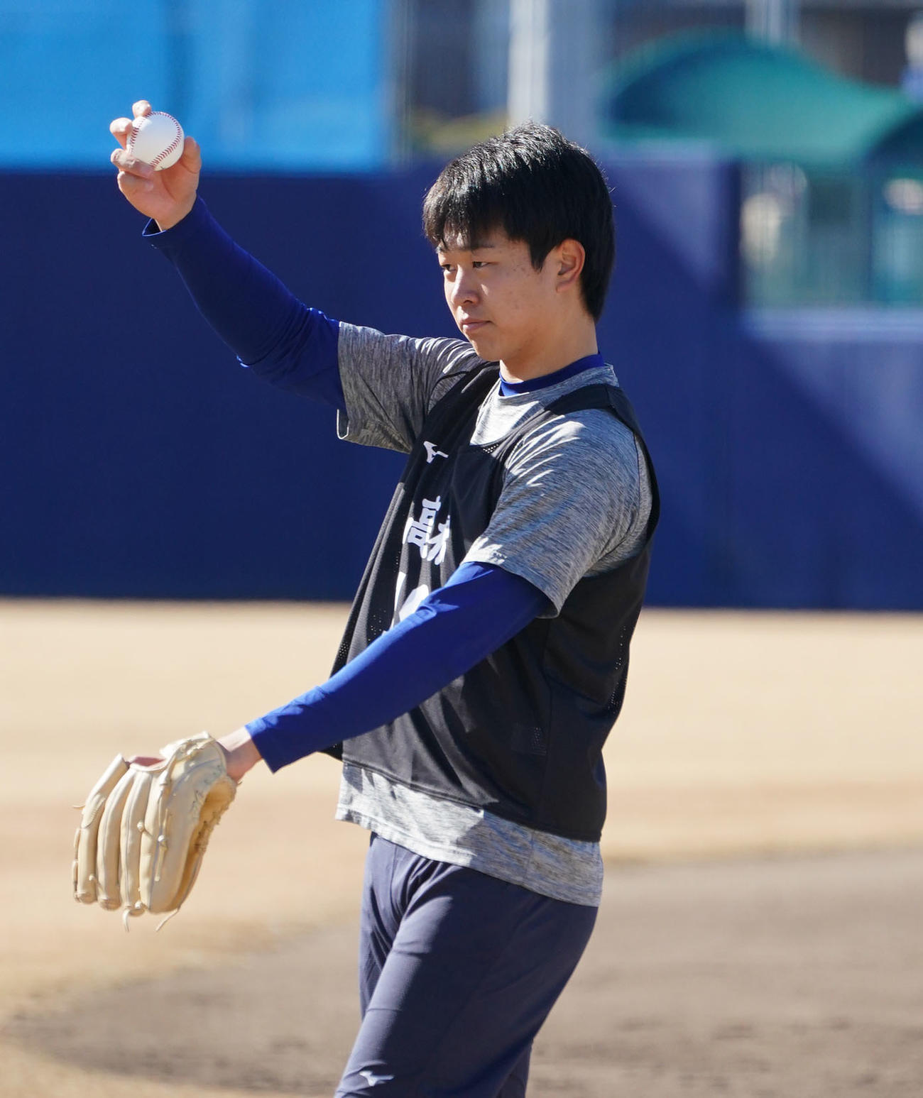 9日、キャッチボールを行う高橋宏