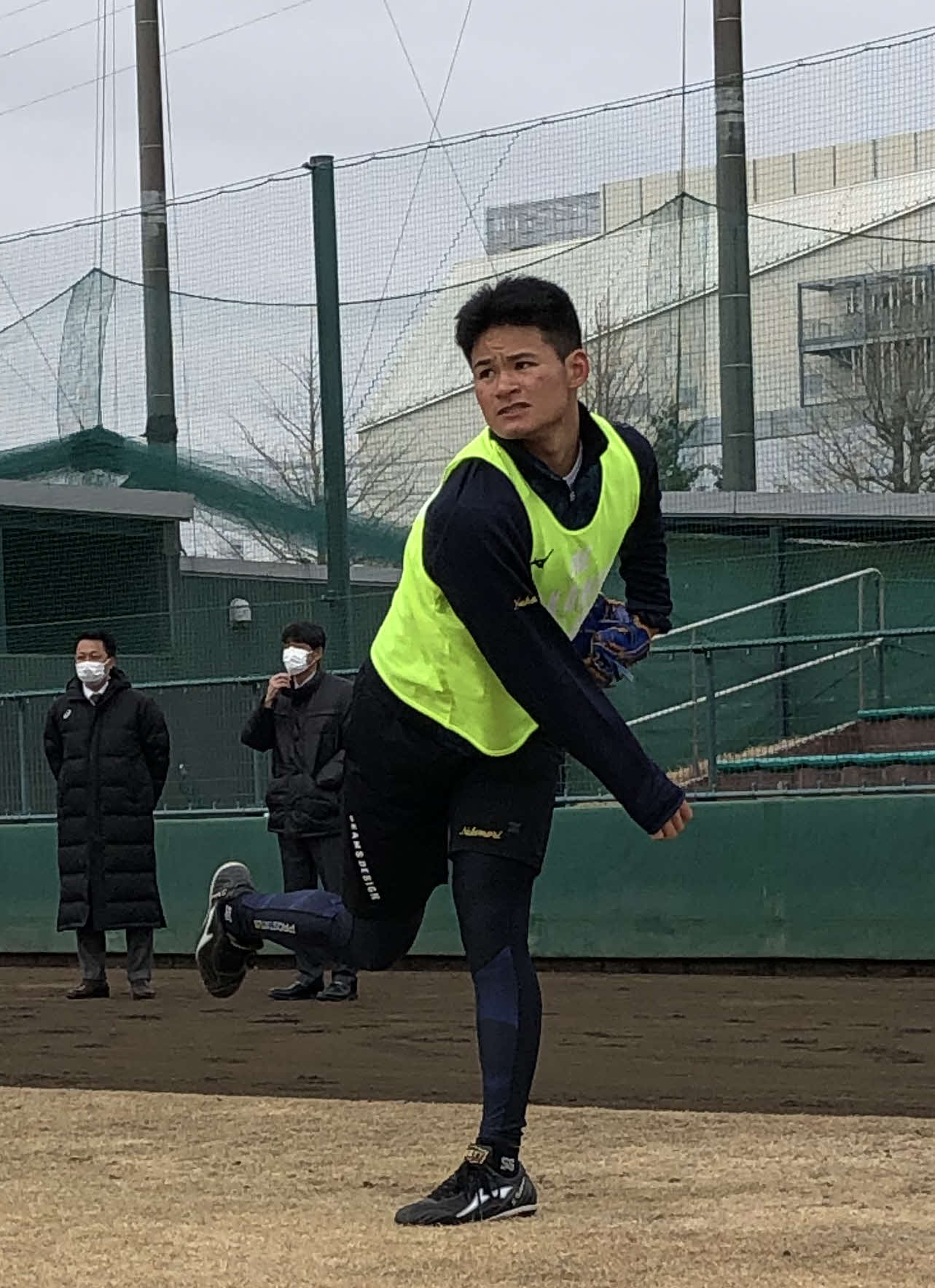 新人合同自主トレに参加したロッテ中森（球団提供）