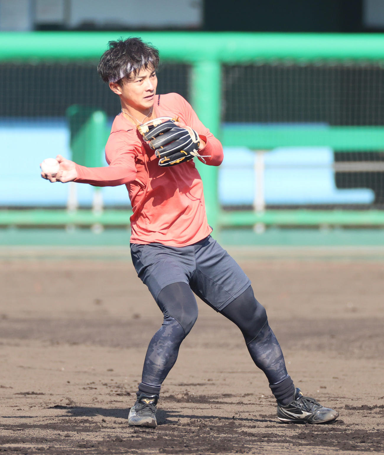 内野でノックを受ける熊谷敬宥（代表撮影）