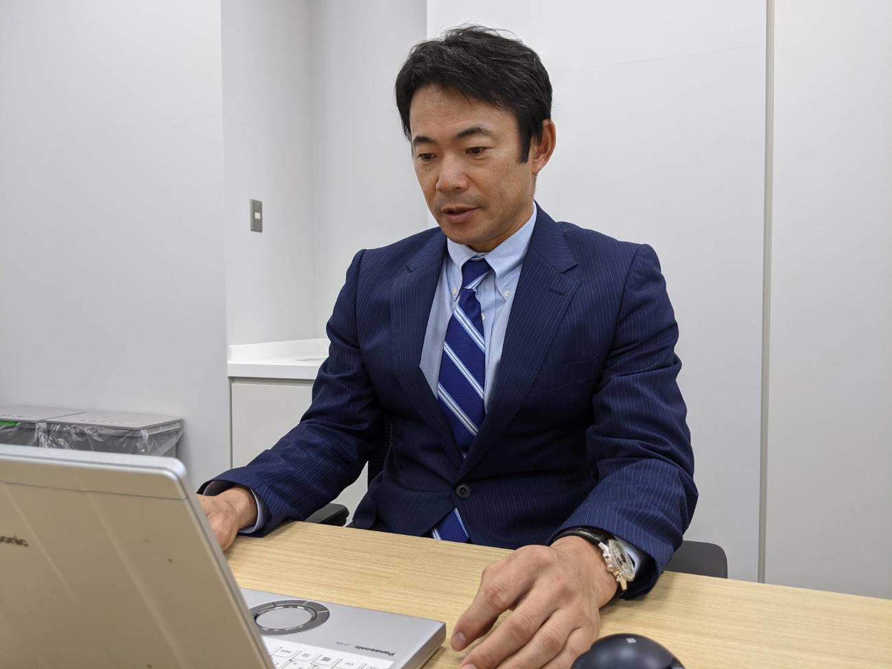 オンラインで行われたイースタン・リーグ監督会議に参加したDeNA仁志2軍監督は、オンライン取材に応じた（球団提供）