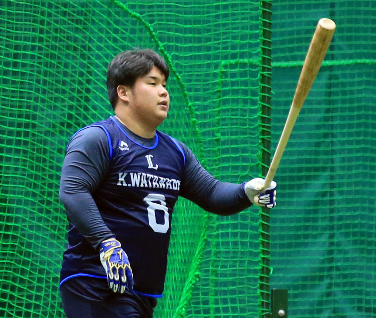 西武新人合同自主トレでティー打撃を行うドラフト1位の渡部（代表撮影）