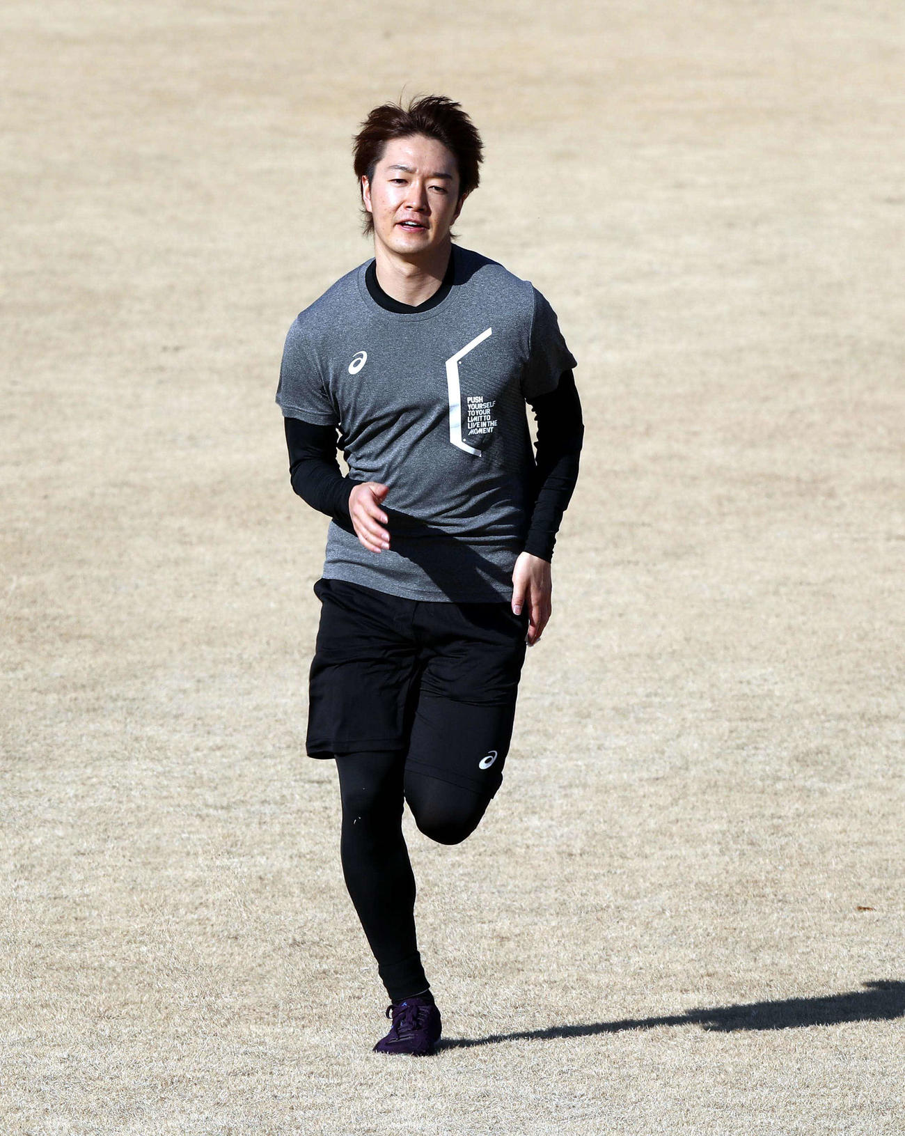 ダッシュする日本ハム玉井（撮影・黒川智章）