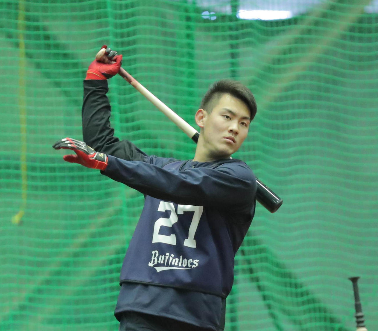 打撃練習を行うオリックス元（代表撮影）