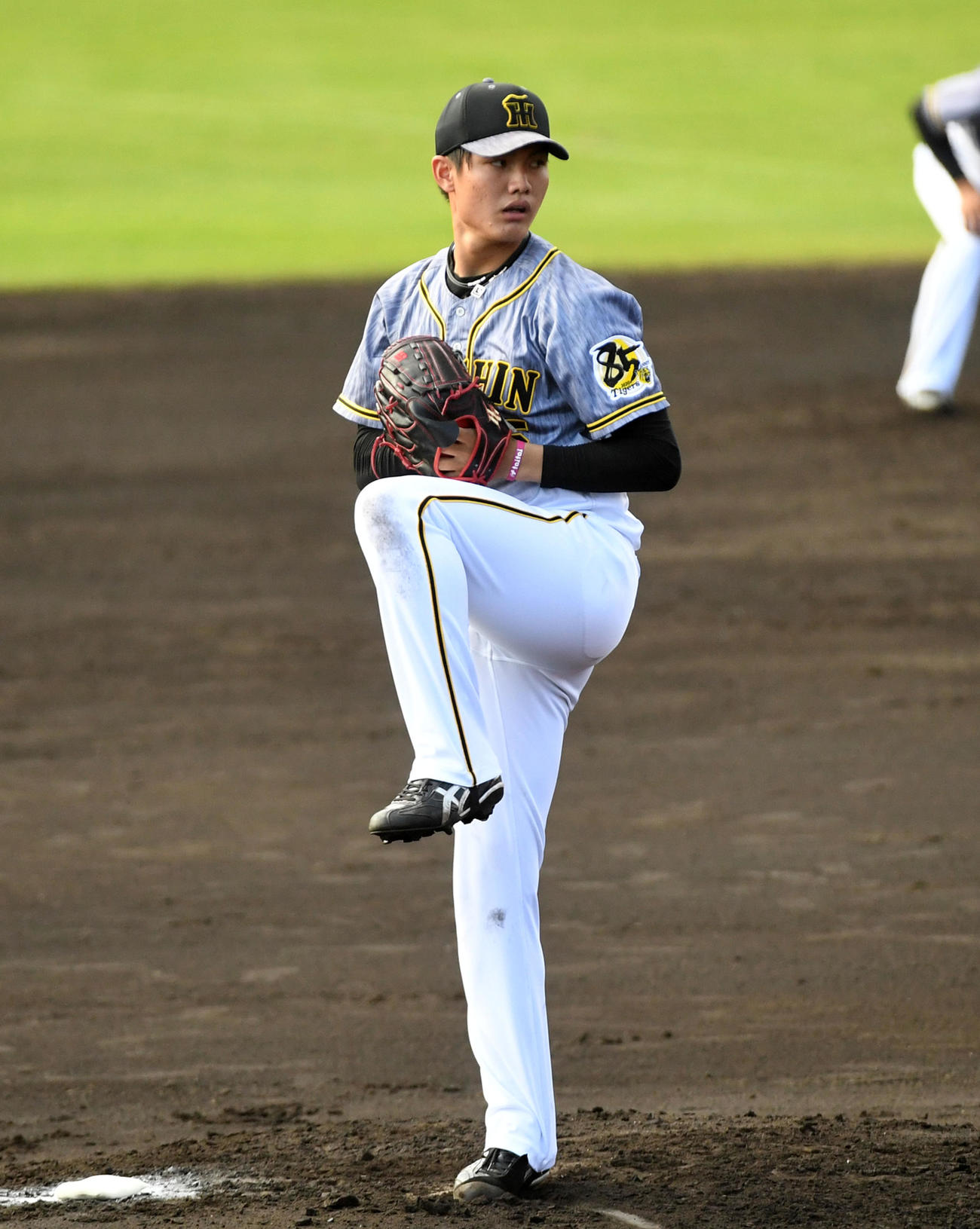 フェニックスリーグで前田健太を意識したフォームを試す西純（2020年11月15日撮影）