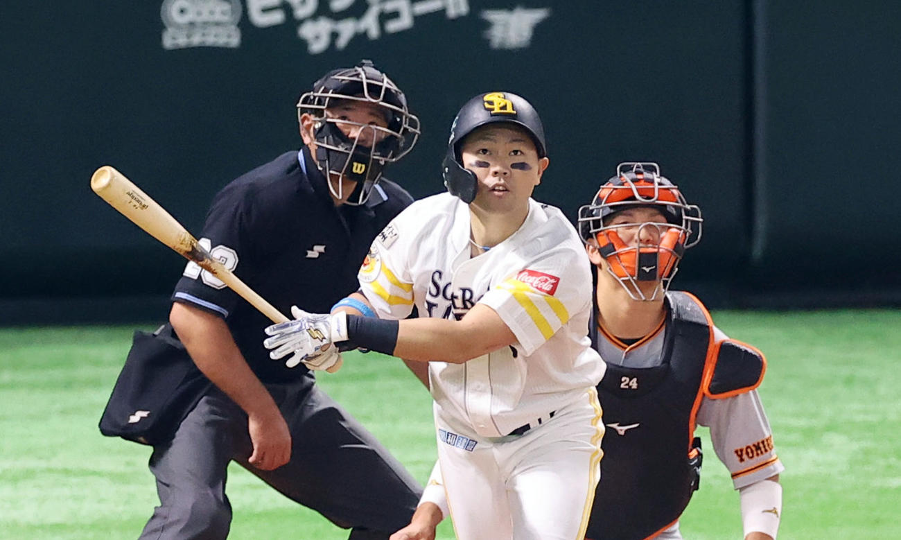 ソフトバンク中村晃（2020年11月24日撮影）