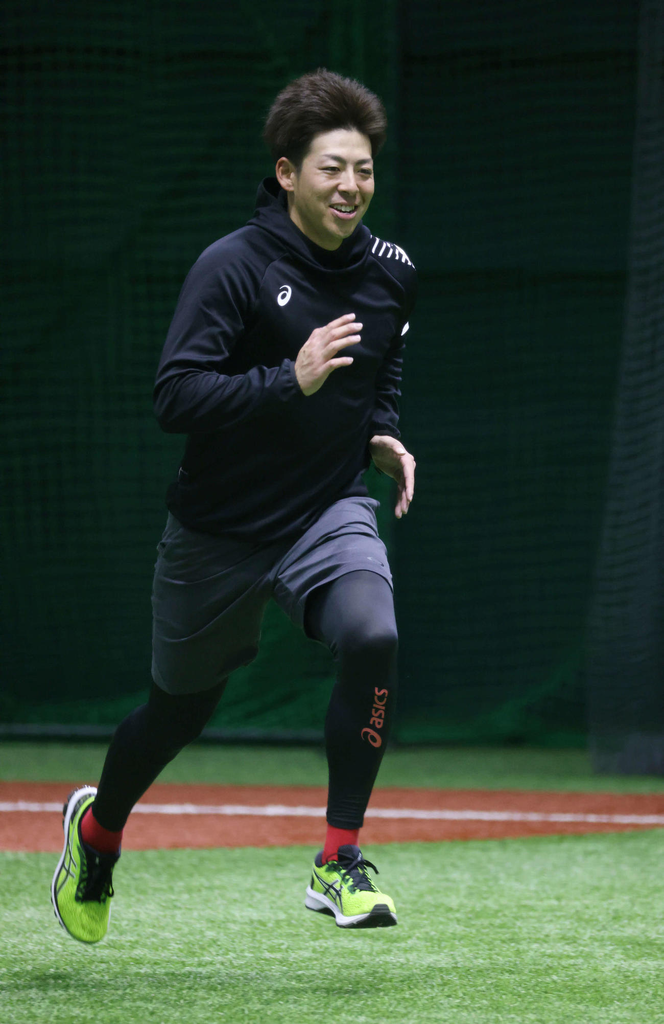 自主トレ　走り込む野間（撮影・加藤孝規）