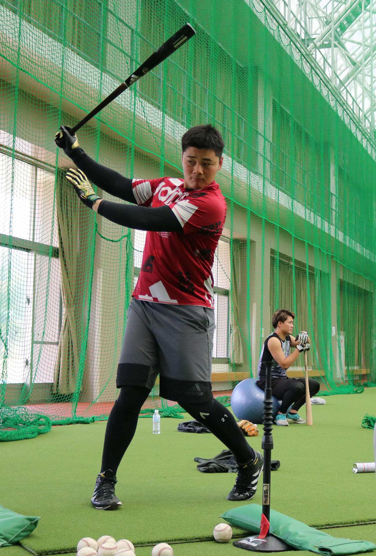 伊江島での自主トレを15日に打ち上げた日本ハム清宮（後方は郡）