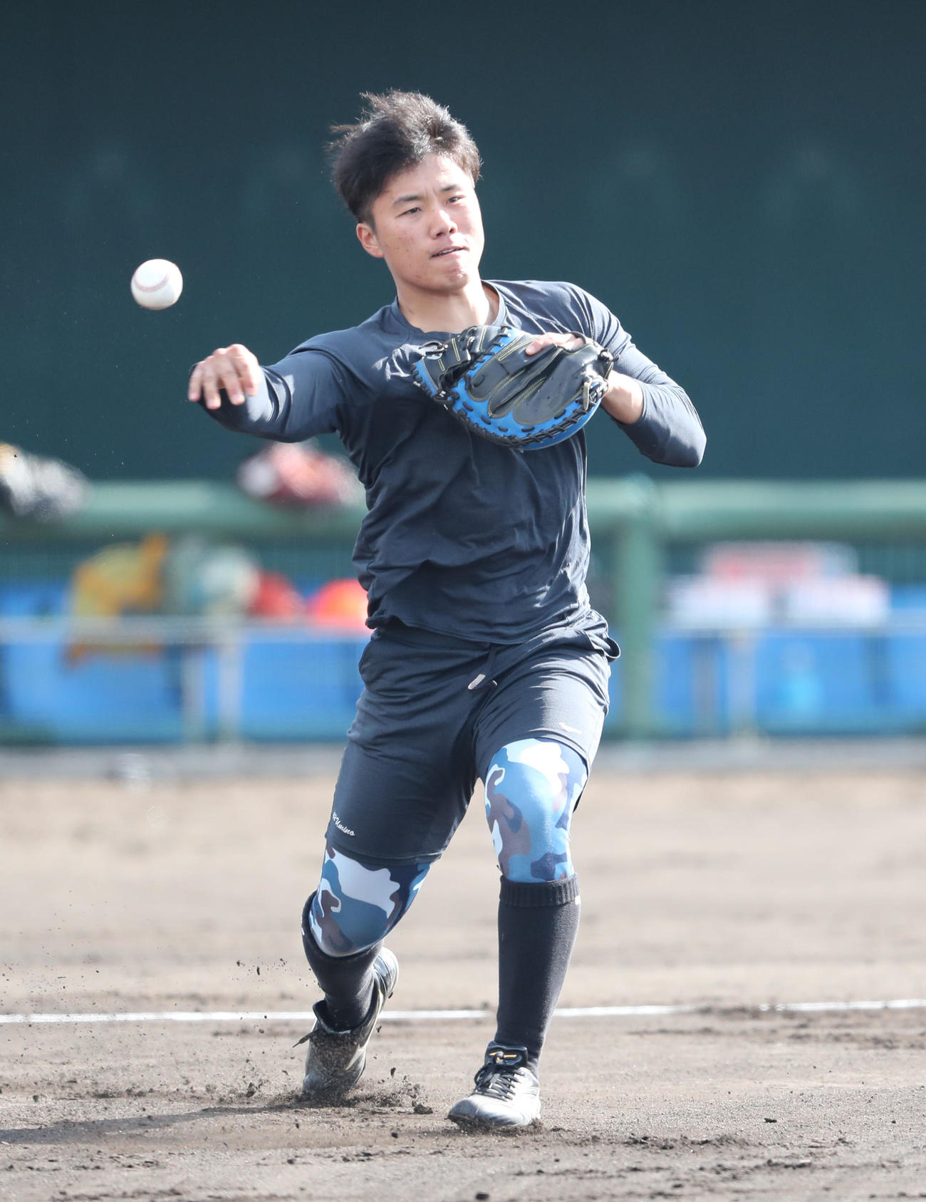 スローイングの練習をする海野（撮影・梅根麻紀）
