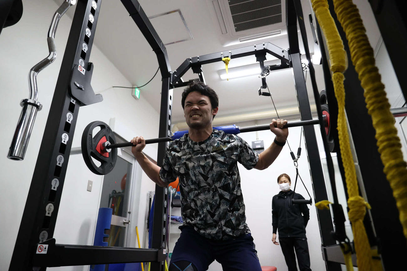 三重・みどりクリニックでの自主トレを公開した中日福谷（代表撮影）