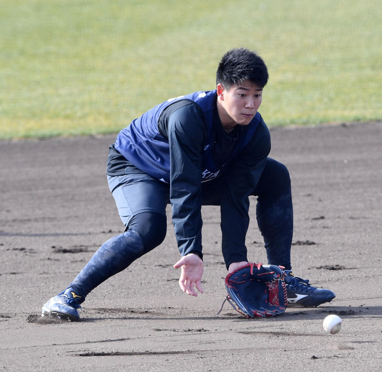 ノックを受けるオリックス来田（代表撮影）