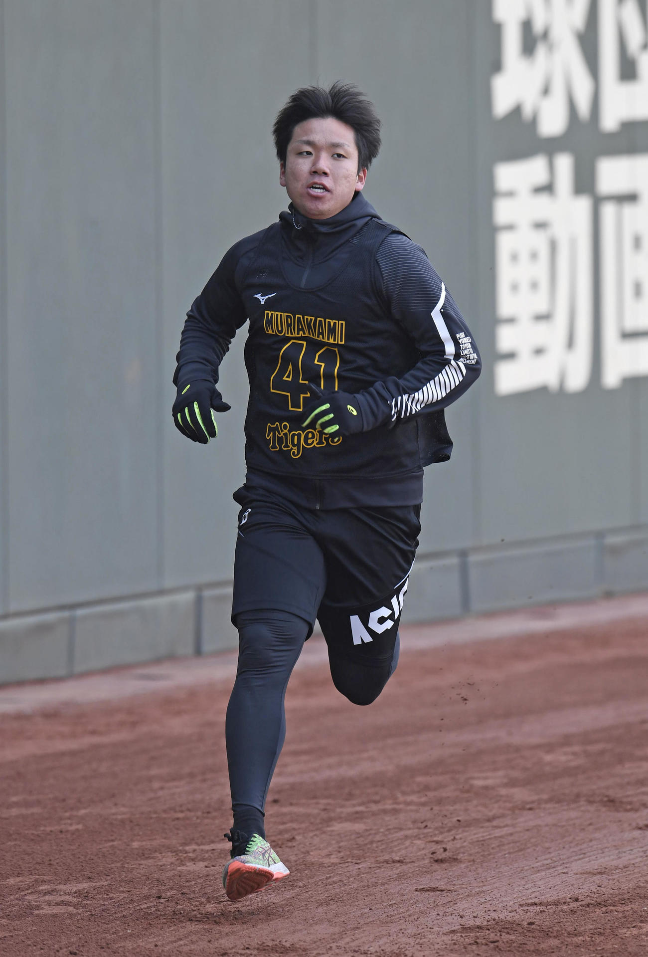 ランニングをする村上（代表撮影）