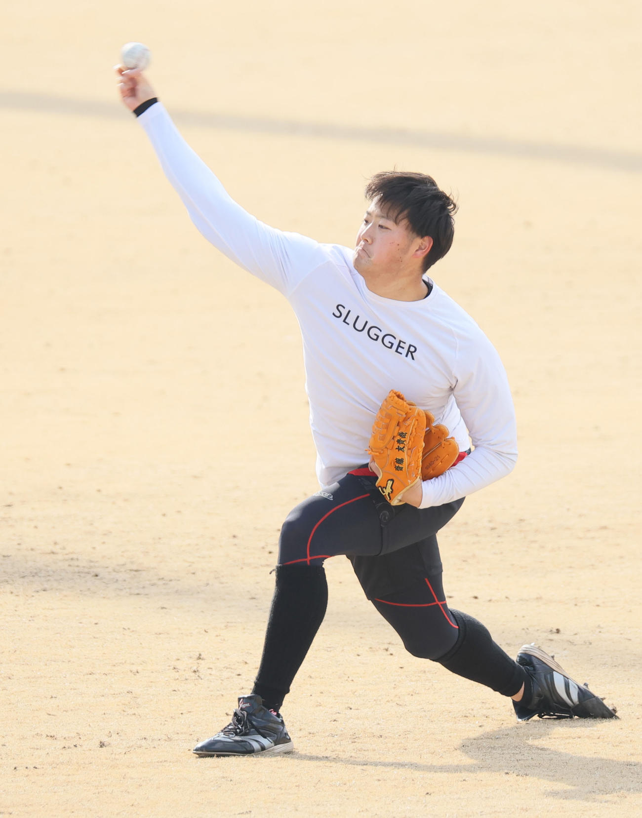キャッチボールをする阪神斎藤（代表撮影）