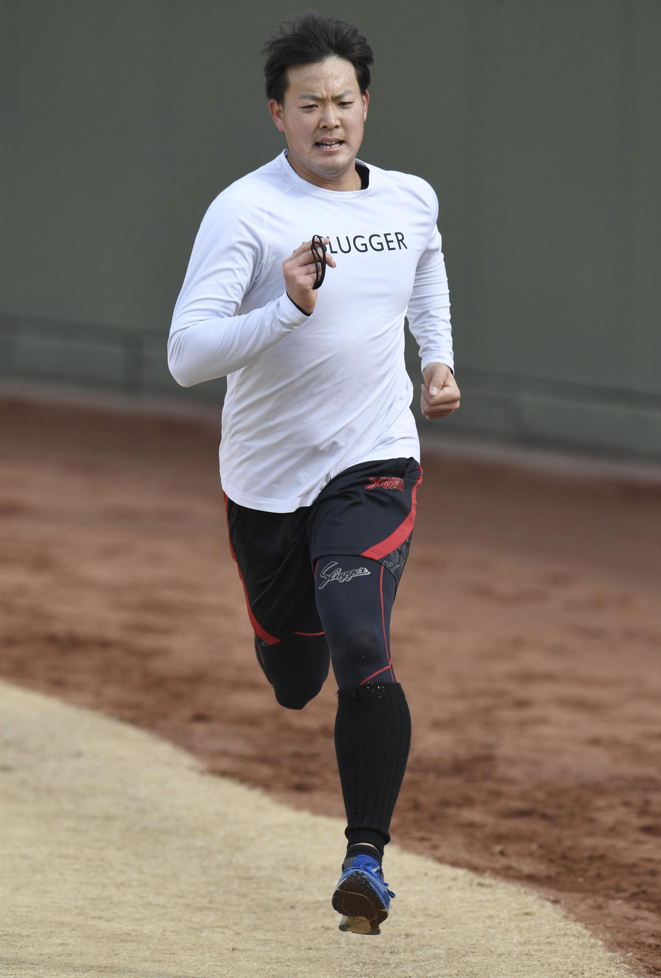 ランニングをする阪神斎藤（代表撮影）