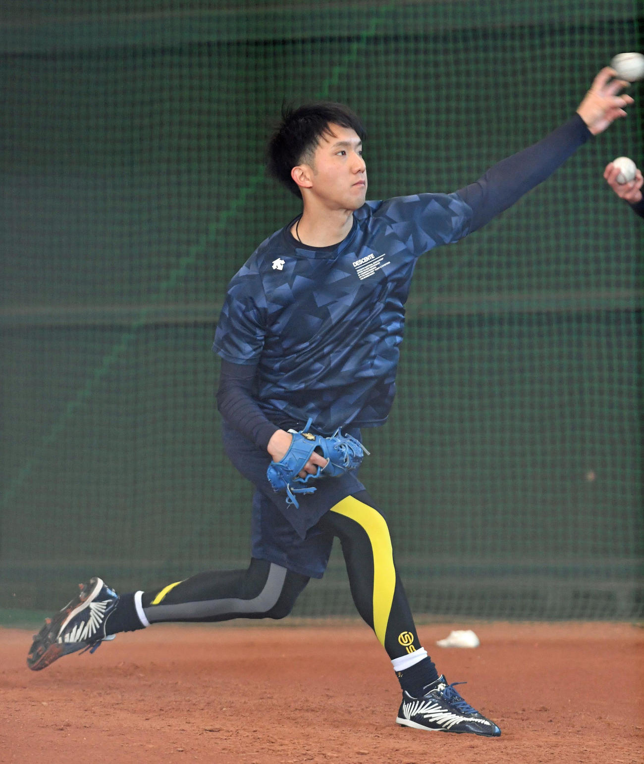 ブルペンで投球練習を行うオリックス田嶋（代表撮影）
