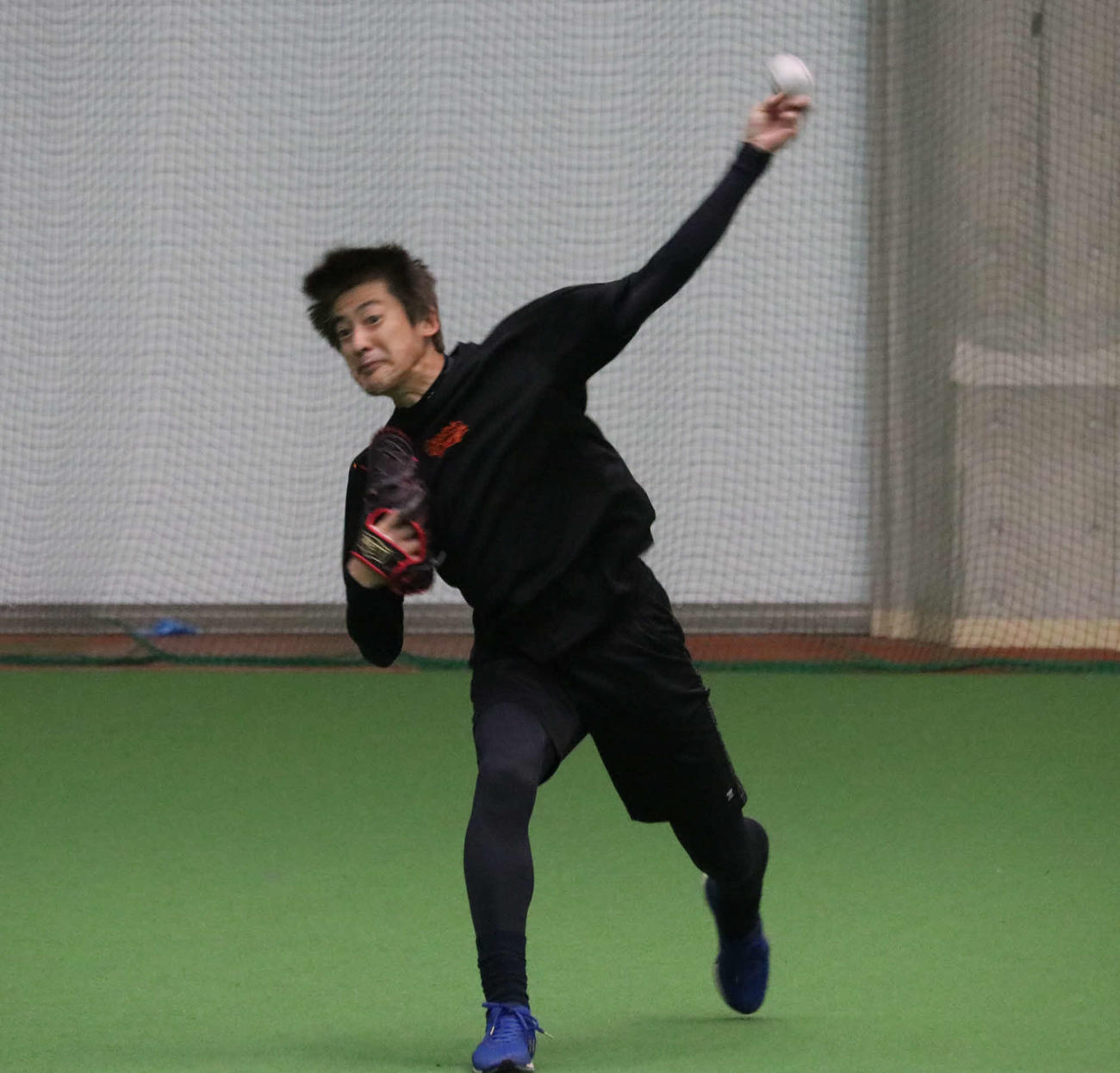阪神岩貞、坂本らと一緒に自主トレを行うオリックス能見（球団提供）