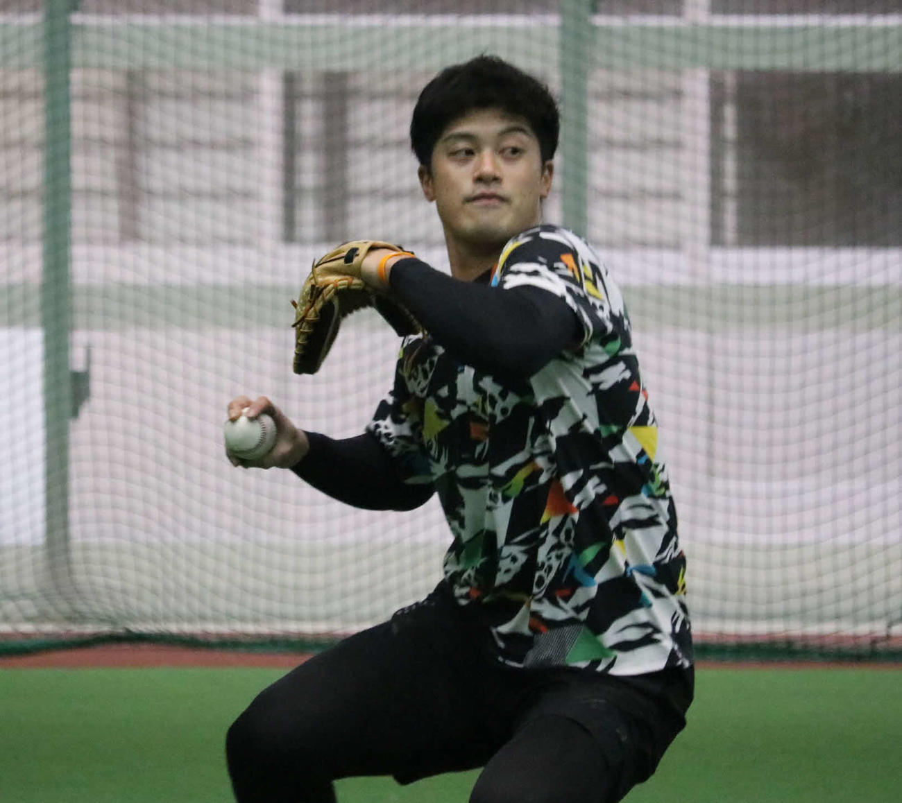 沖縄での自主トレを公開した坂本（球団提供）