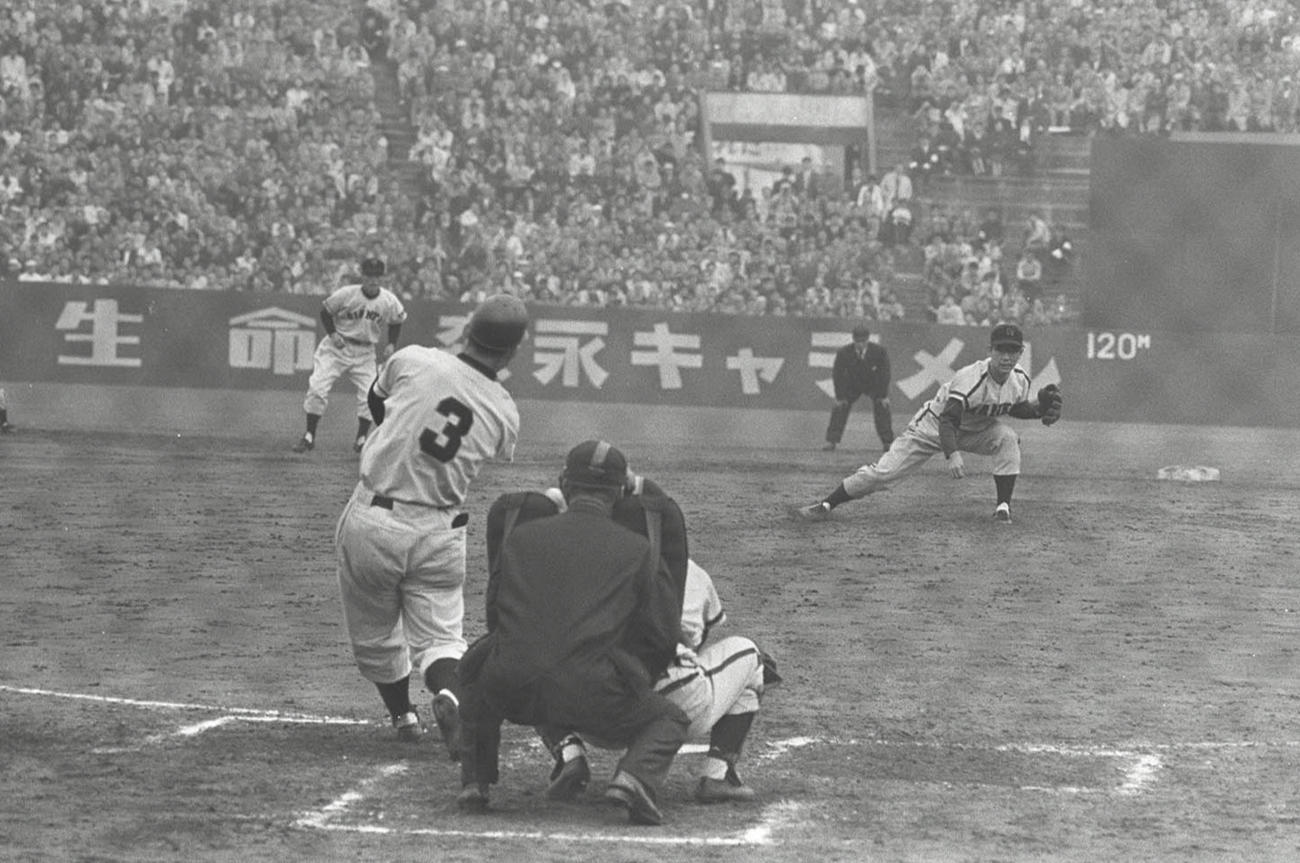 59年の日本シリーズで立大時代の同僚・長嶋茂雄と対戦する杉浦忠
