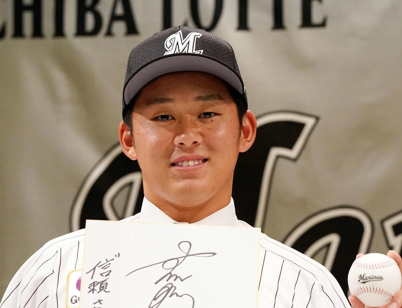 ロッテのドラフト1位法大・鈴木（20年12月撮影）