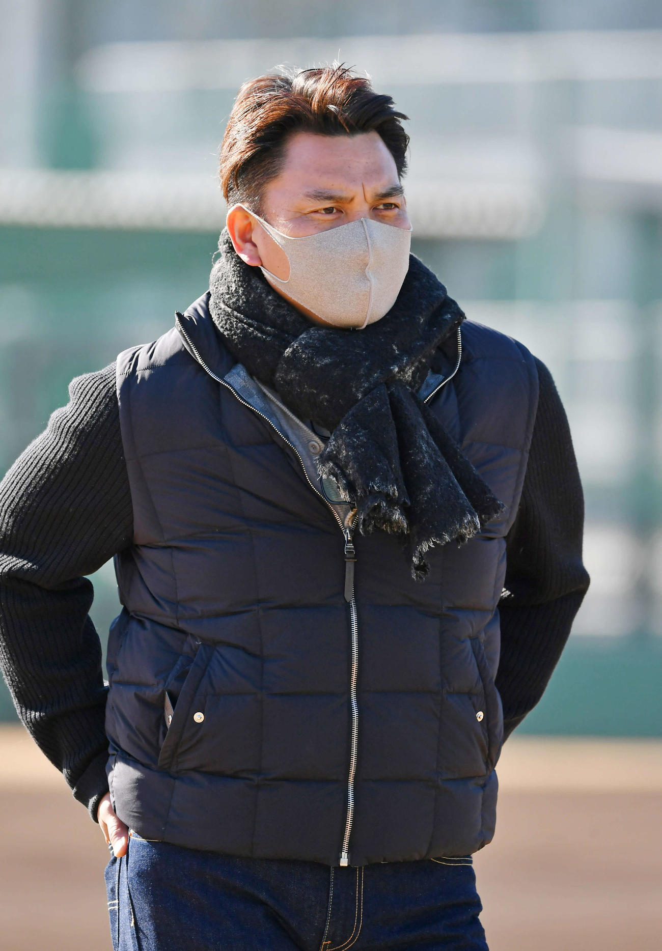 ロッテ新人合同自主トレを視察する井口監督（代表撮影）