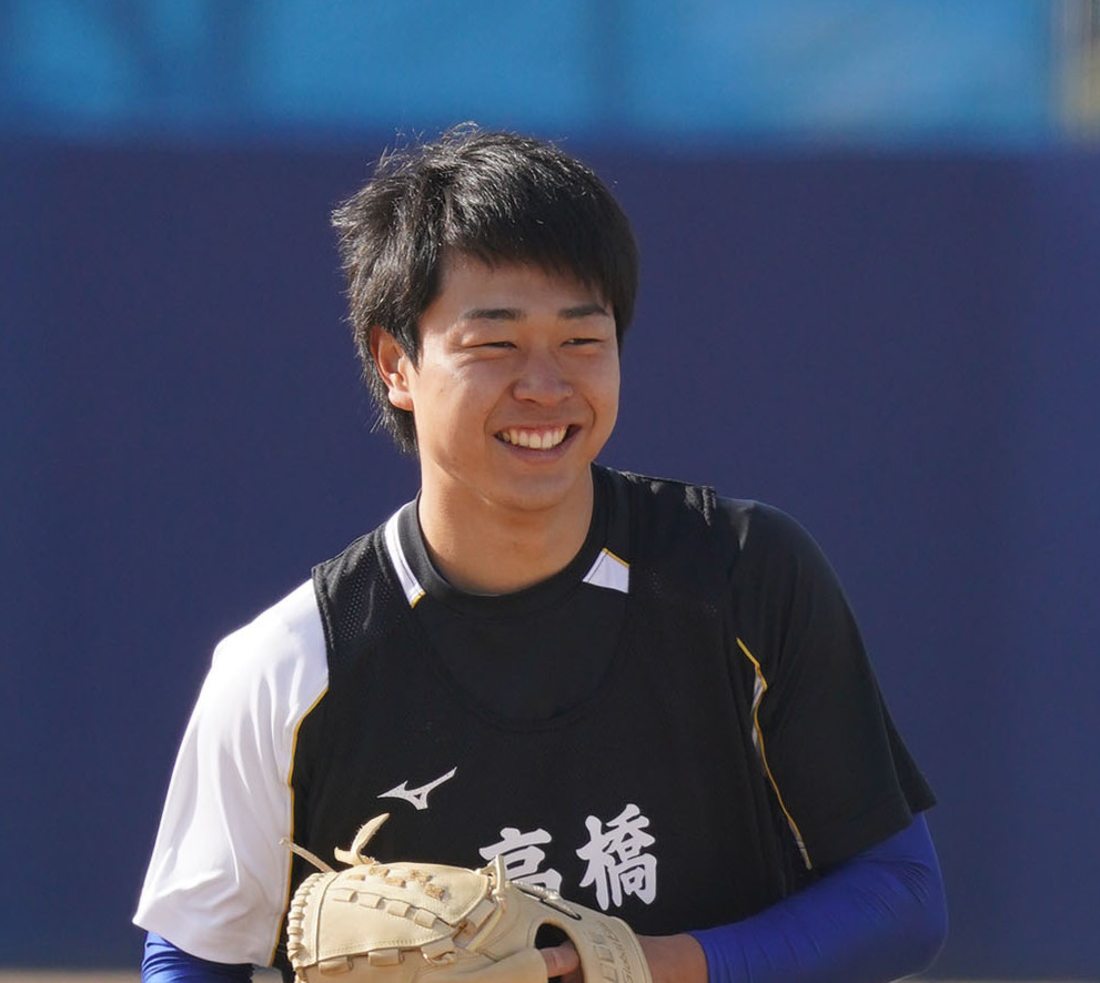 新人合同自主トレで明るい表情をみせる中日高橋宏斗（2021年1月15日撮影）