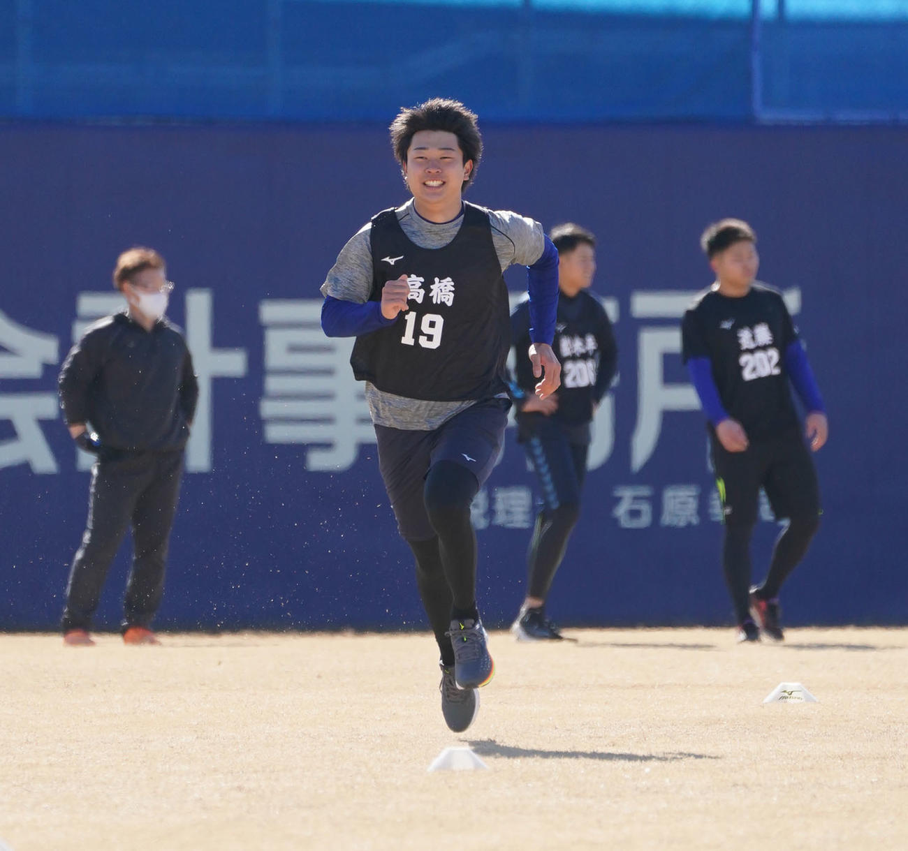 ランニングメニューをこなす中日高橋宏斗（2021年1月9日撮影）