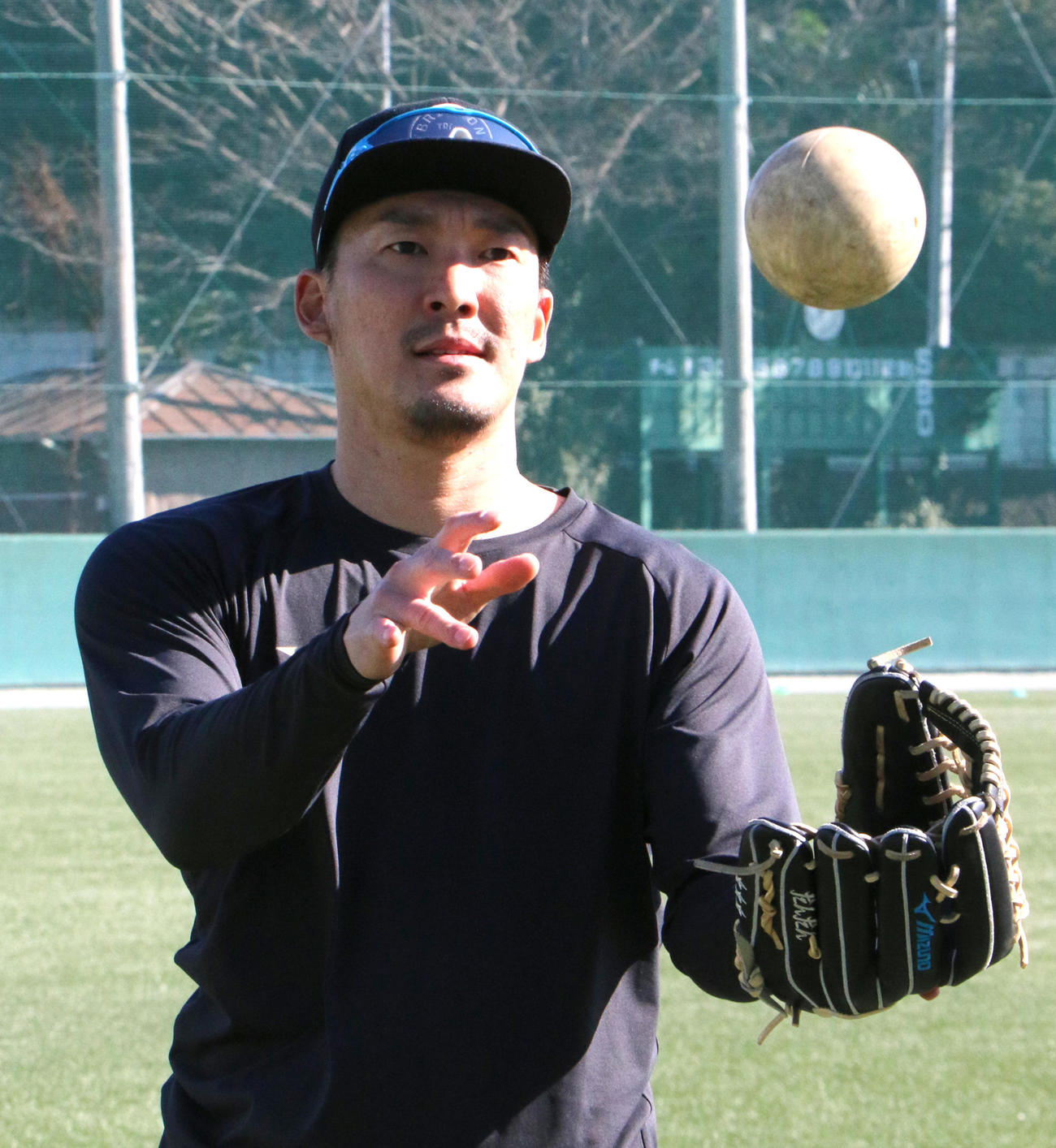 自主トレを公開した巨人梶谷（球団提供）